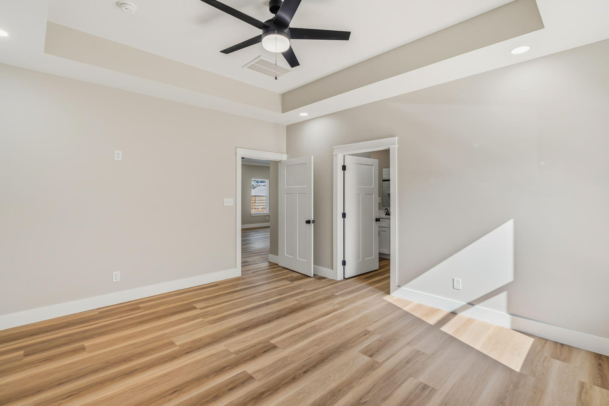 924 Stratford Avenue Property Photo 14