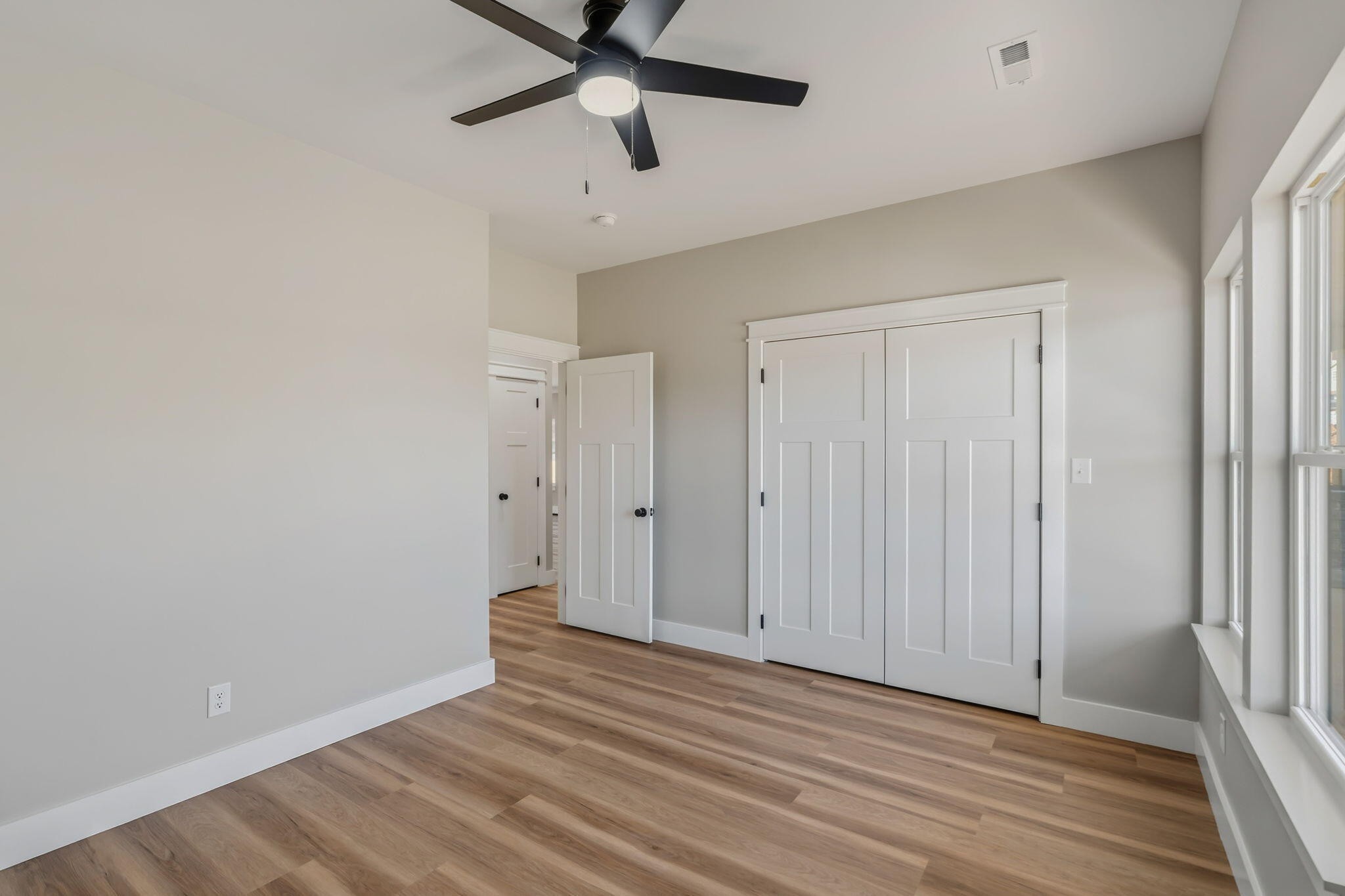 924 Stratford Avenue Property Photo 19