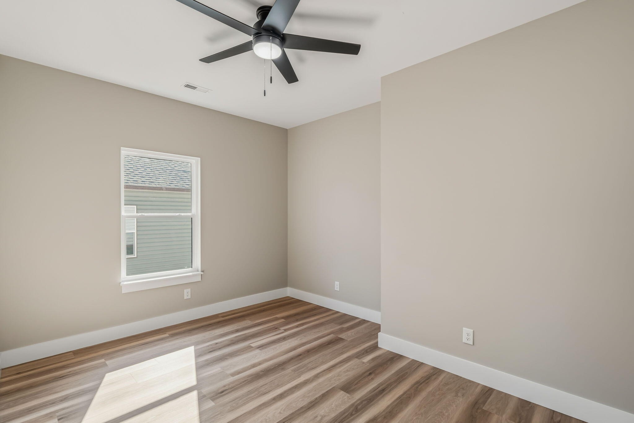 924 Stratford Avenue Property Photo 21