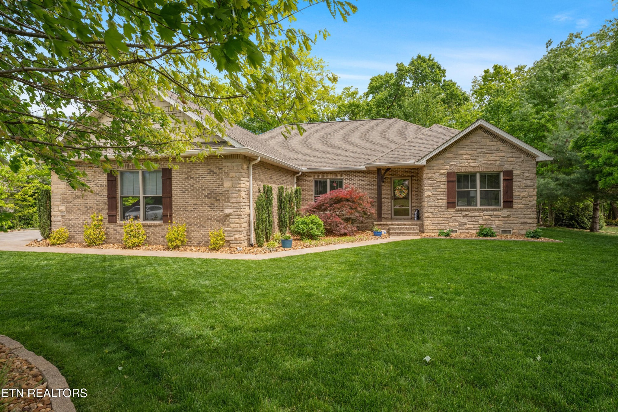 18 Cedar Ridge Circle Property Photo 1