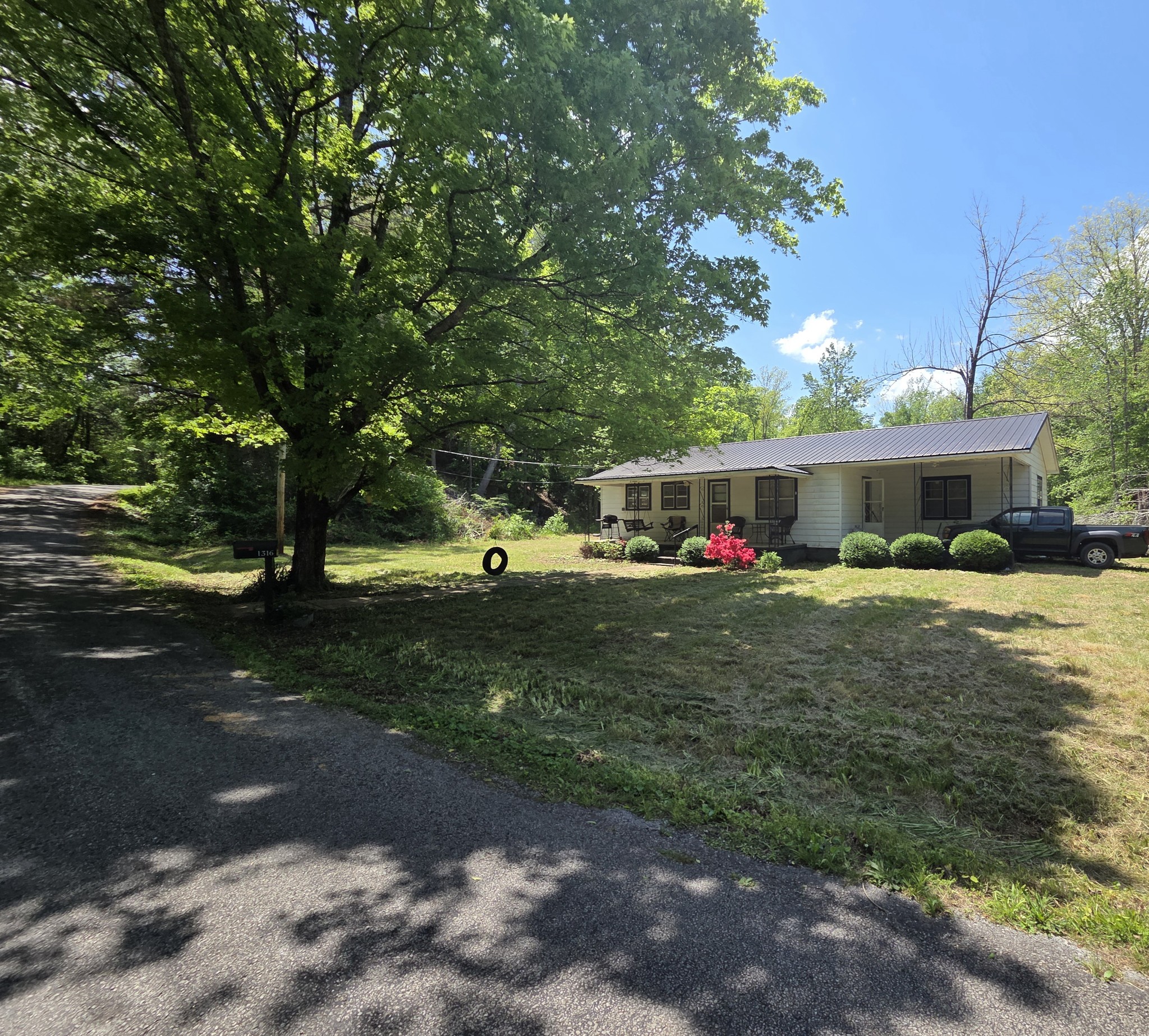 1316 Owl Hollow Rd Property Photo 1