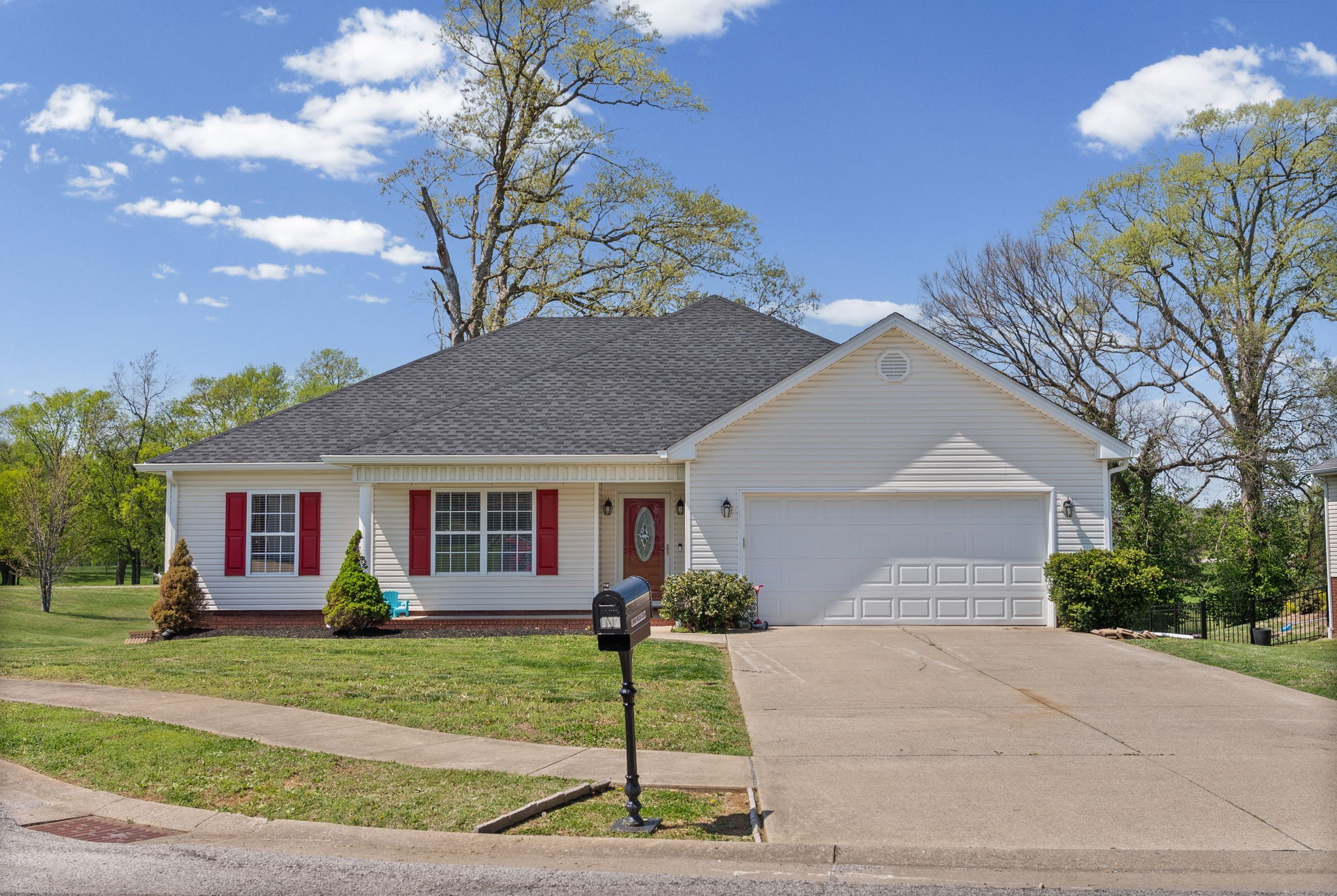 107 Lurlington Ct Property Photo 1