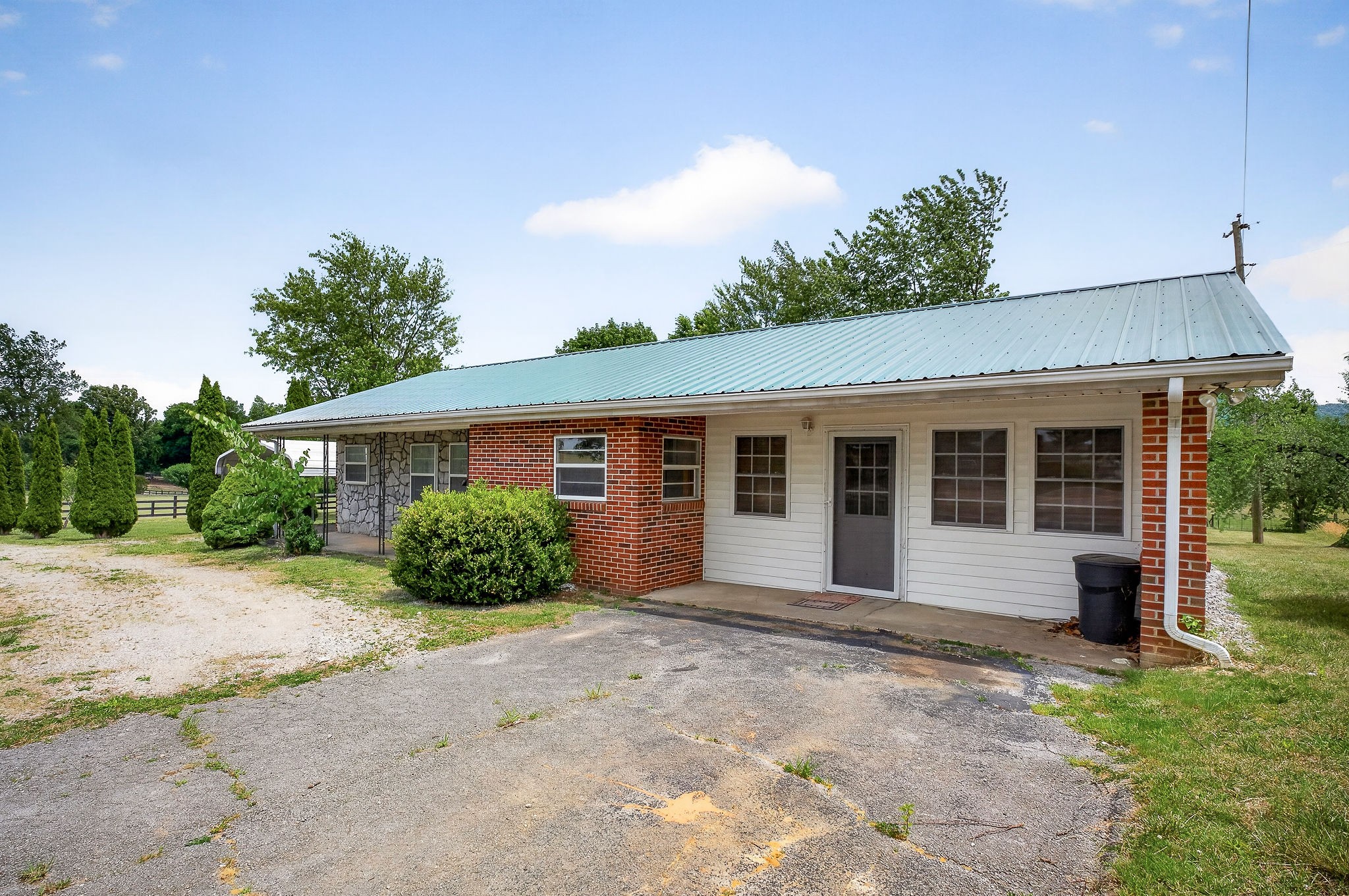 1372 Jamestown Hwy Property Photo 3
