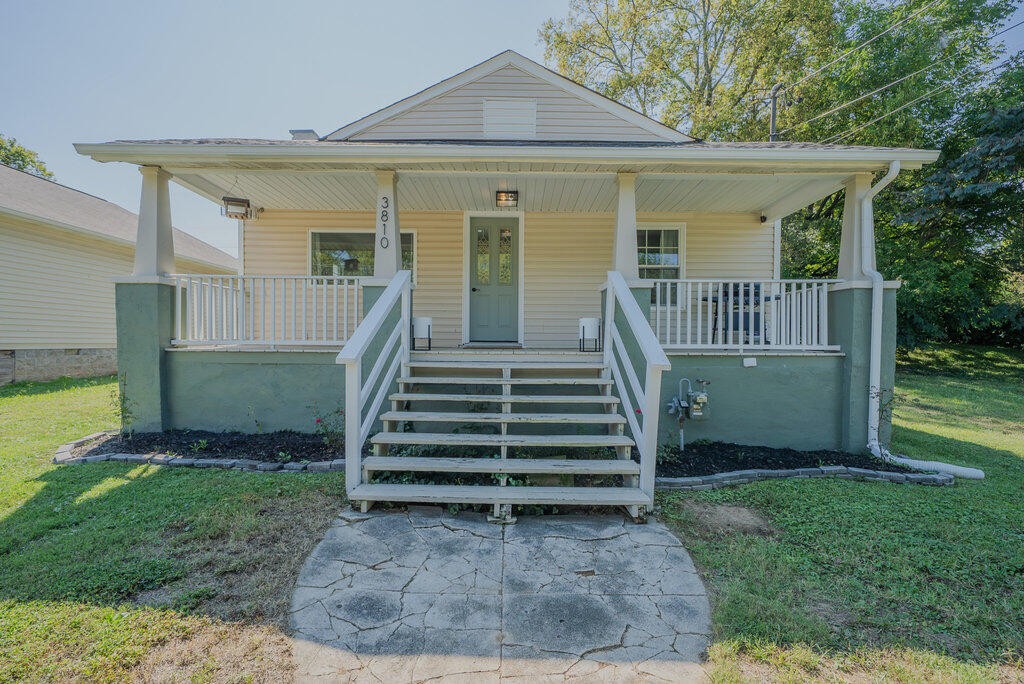 3810 Catalpa Avenue Property Photo 1