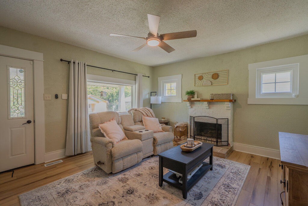 3810 Catalpa Avenue Property Photo 5