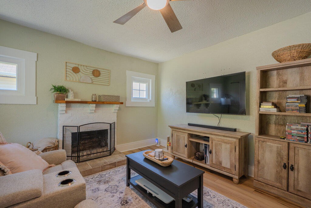 3810 Catalpa Avenue Property Photo 6
