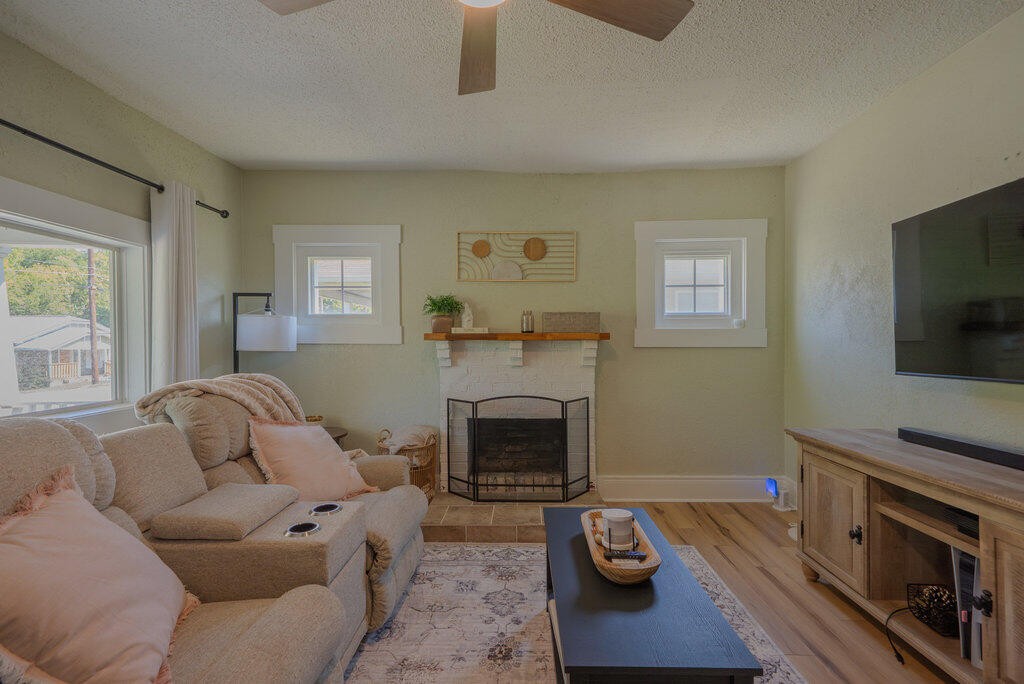 3810 Catalpa Avenue Property Photo 7