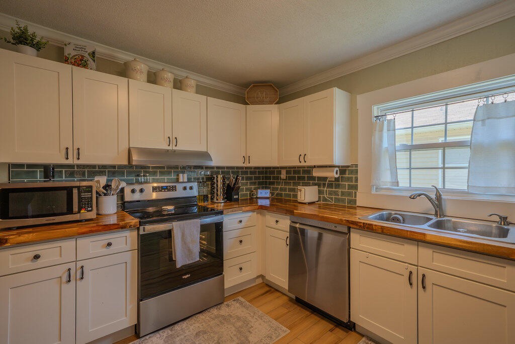 3810 Catalpa Avenue Property Photo 9