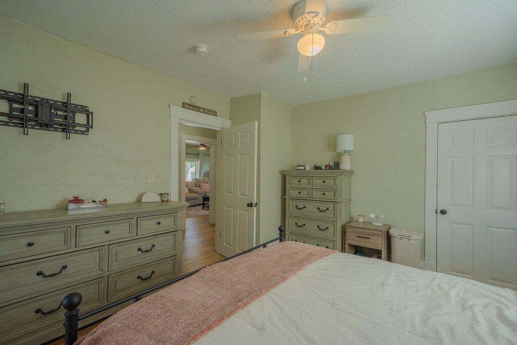 3810 Catalpa Avenue Property Photo 11