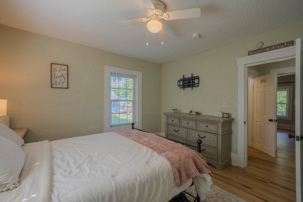 3810 Catalpa Avenue Property Photo 13