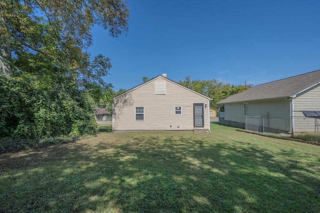3810 Catalpa Avenue Property Photo 18