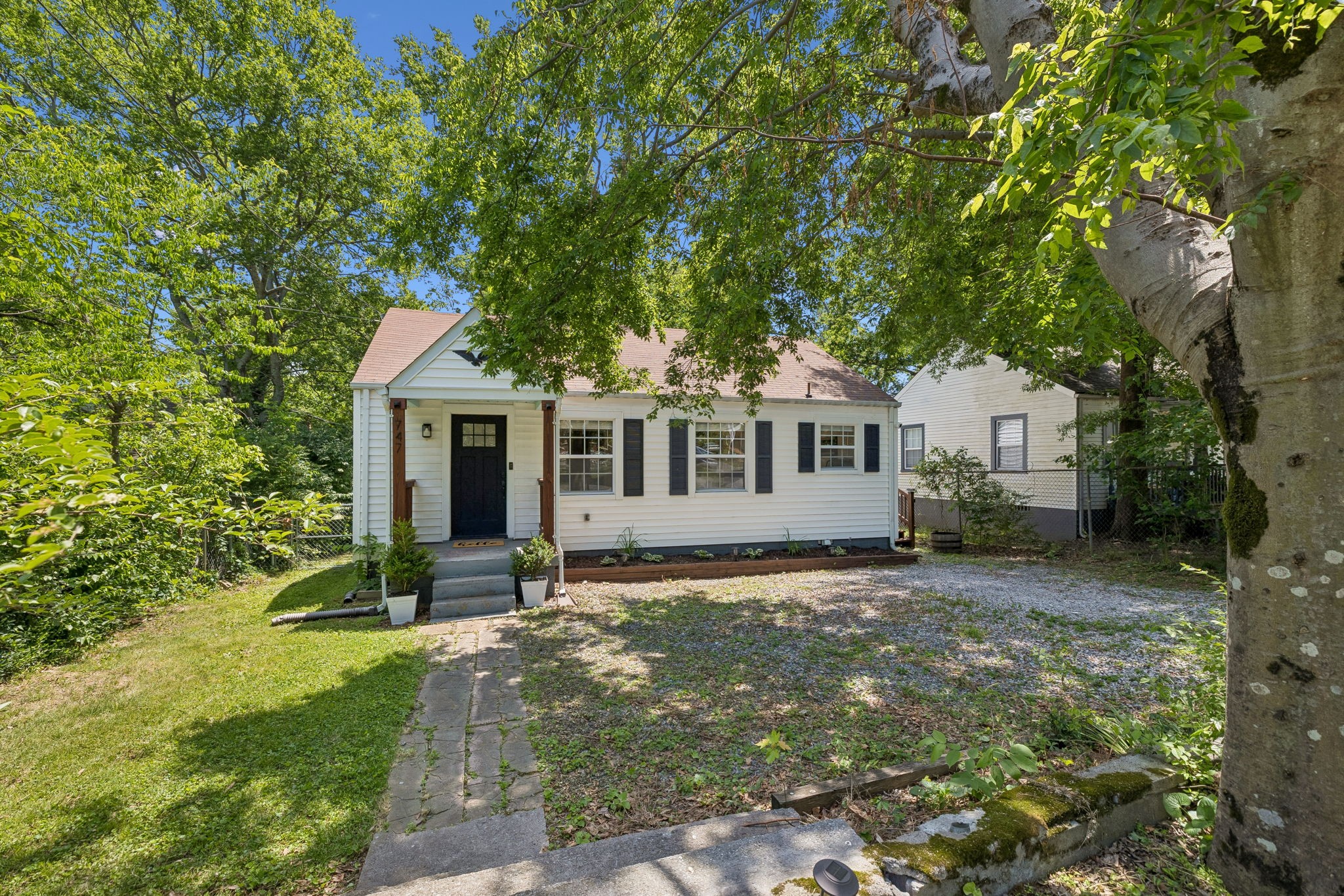 747 Oakdell Ave Property Photo 1
