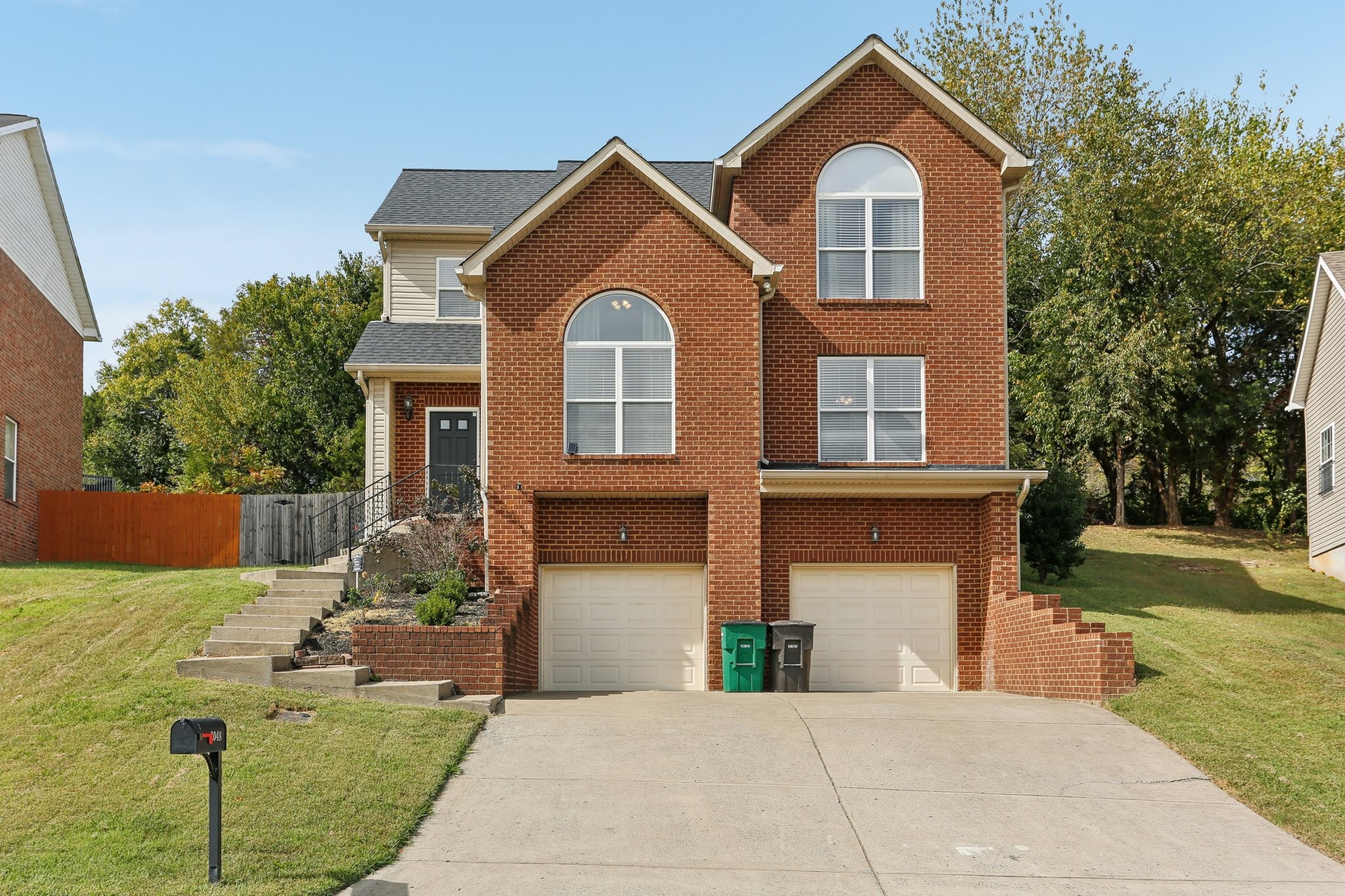 2048 Harvest Ln Property Photo 1