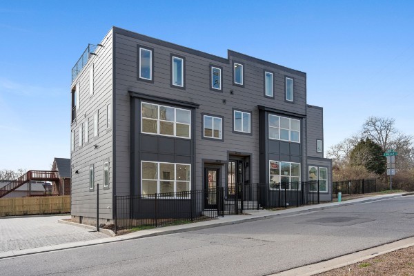 3123 River Dr