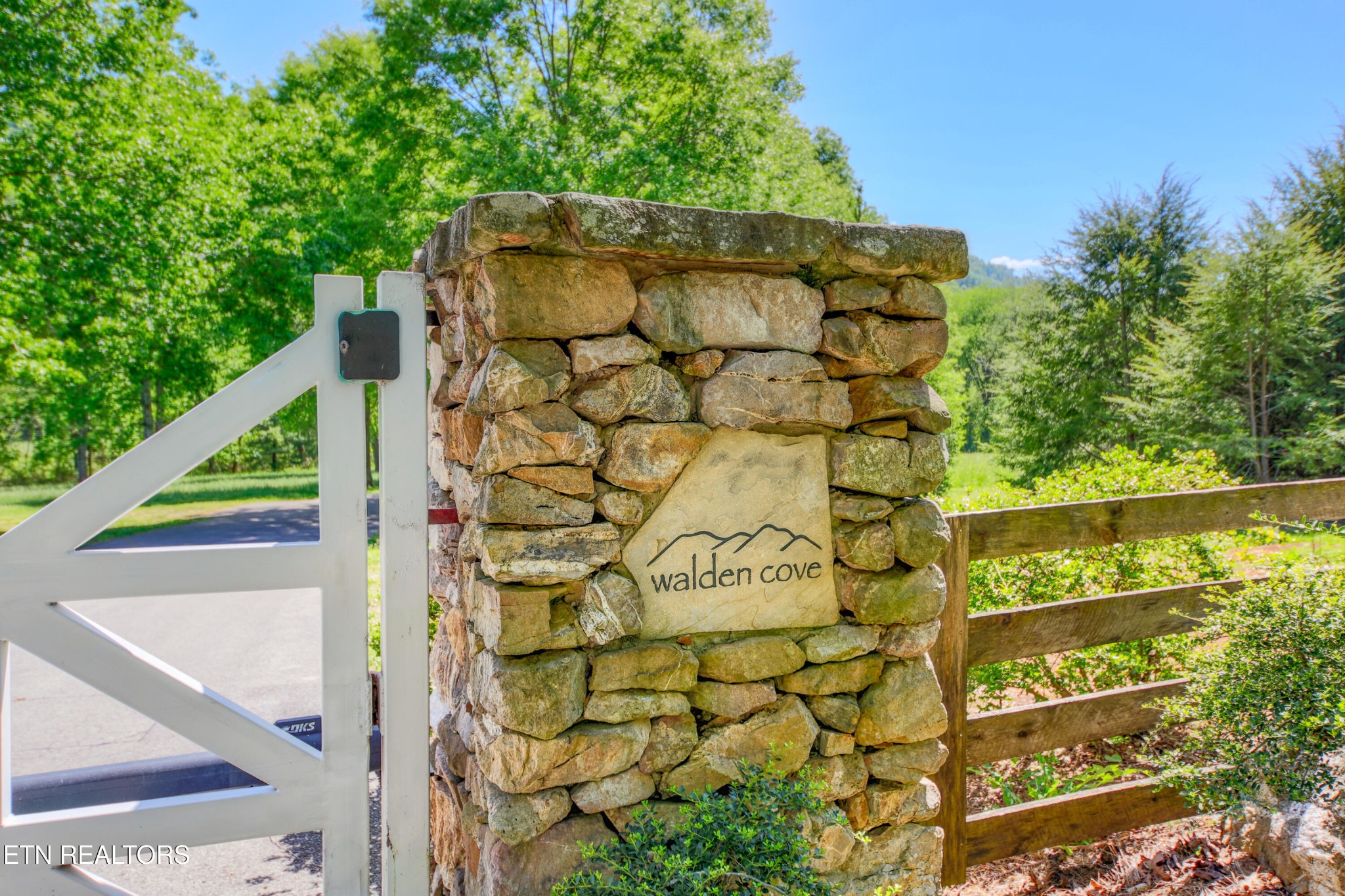 2122 Walden Cove Way Property Photo 1