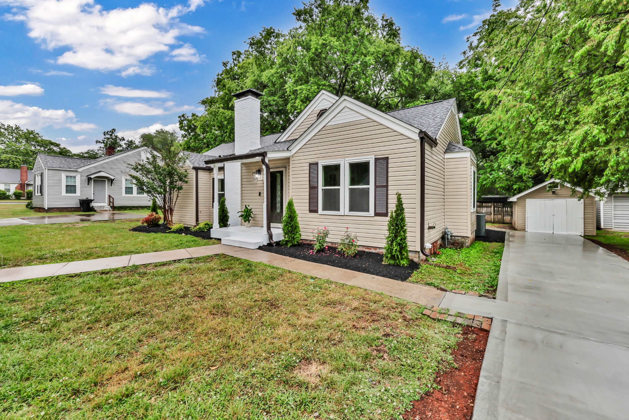 110 E Mcknight Dr Property Photo 3
