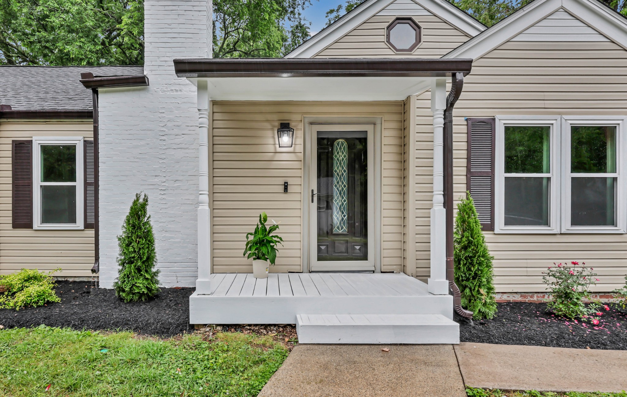 110 E Mcknight Dr Property Photo 6