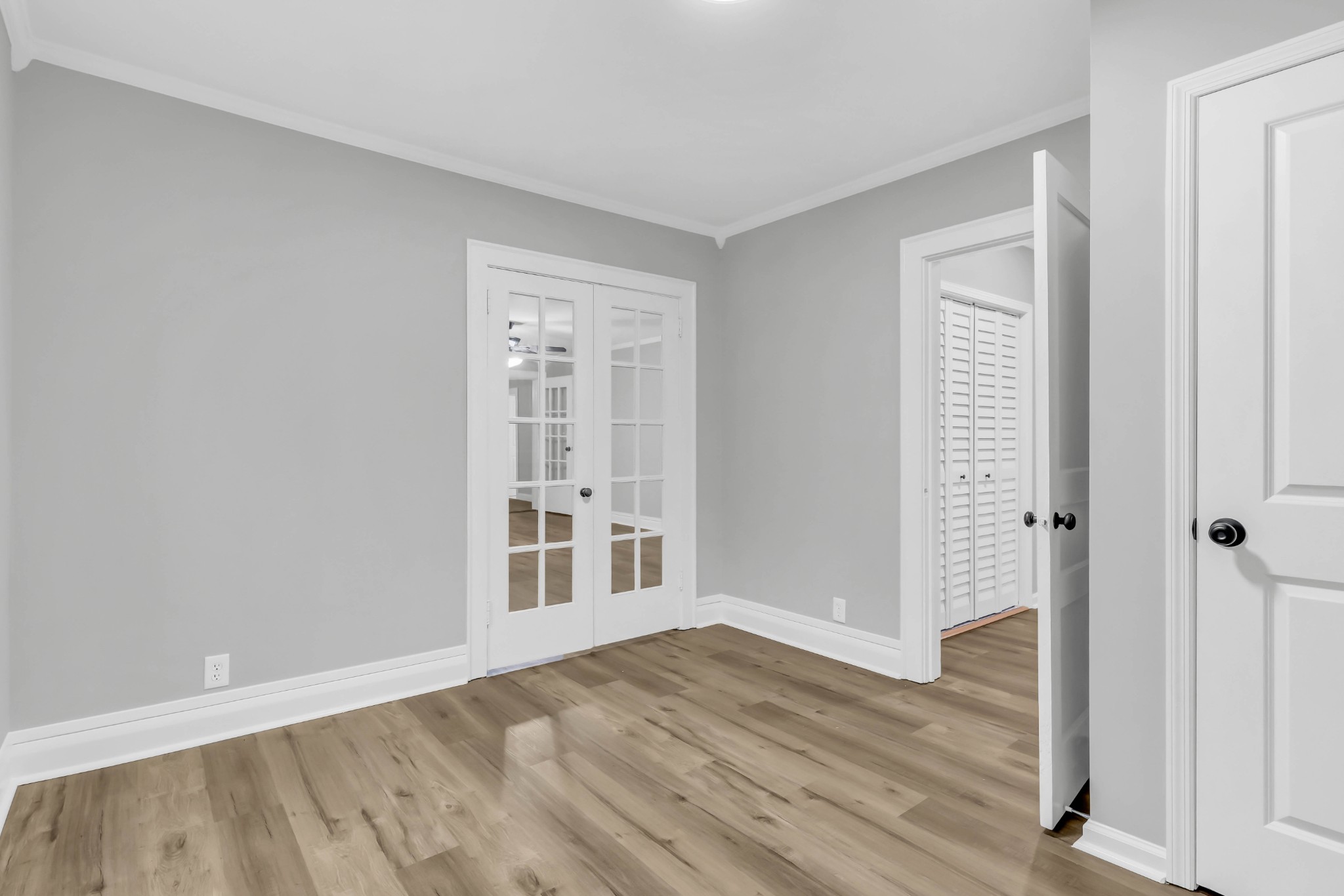 110 E Mcknight Dr Property Photo 13