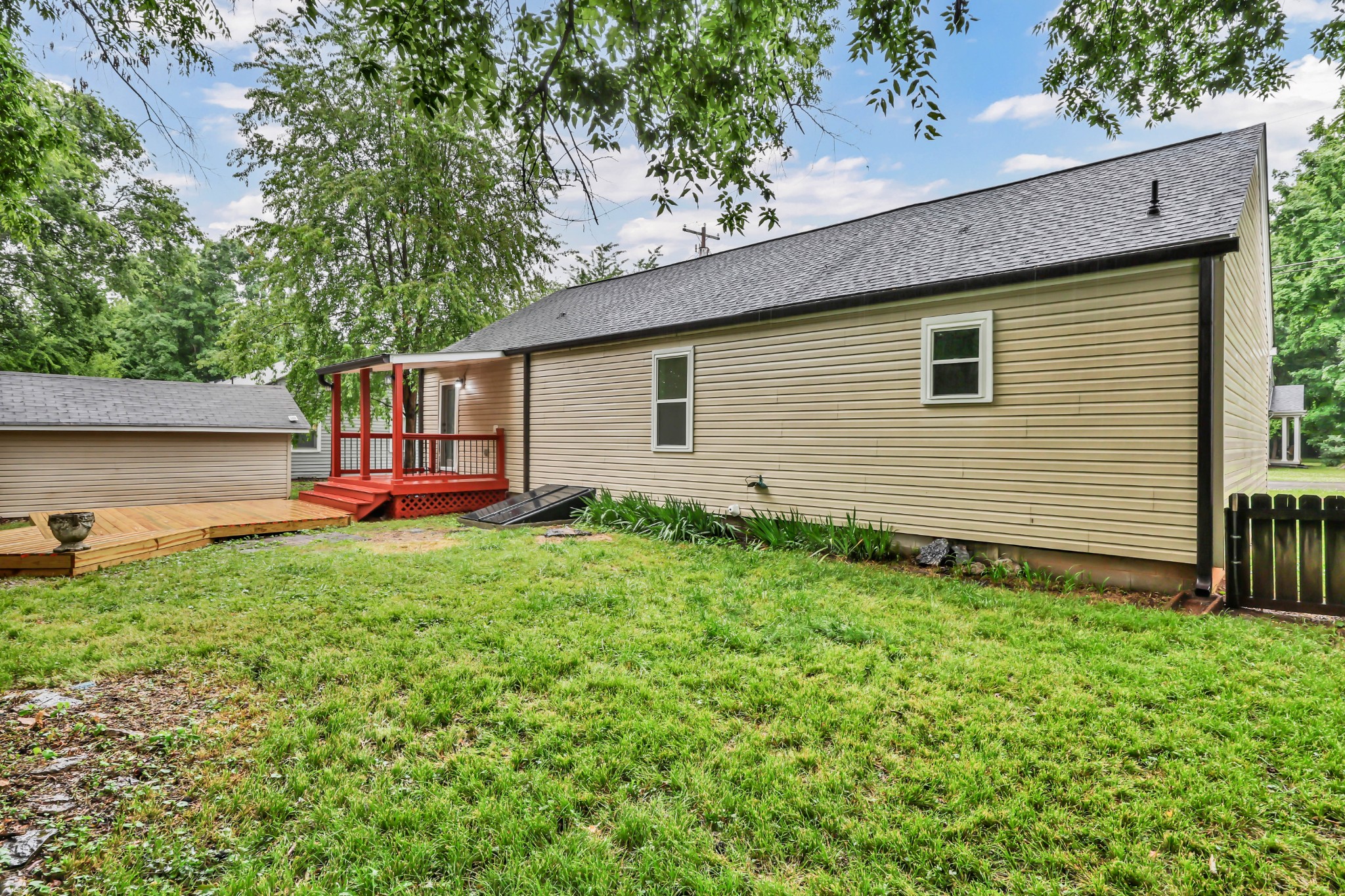 110 E Mcknight Dr Property Photo 39