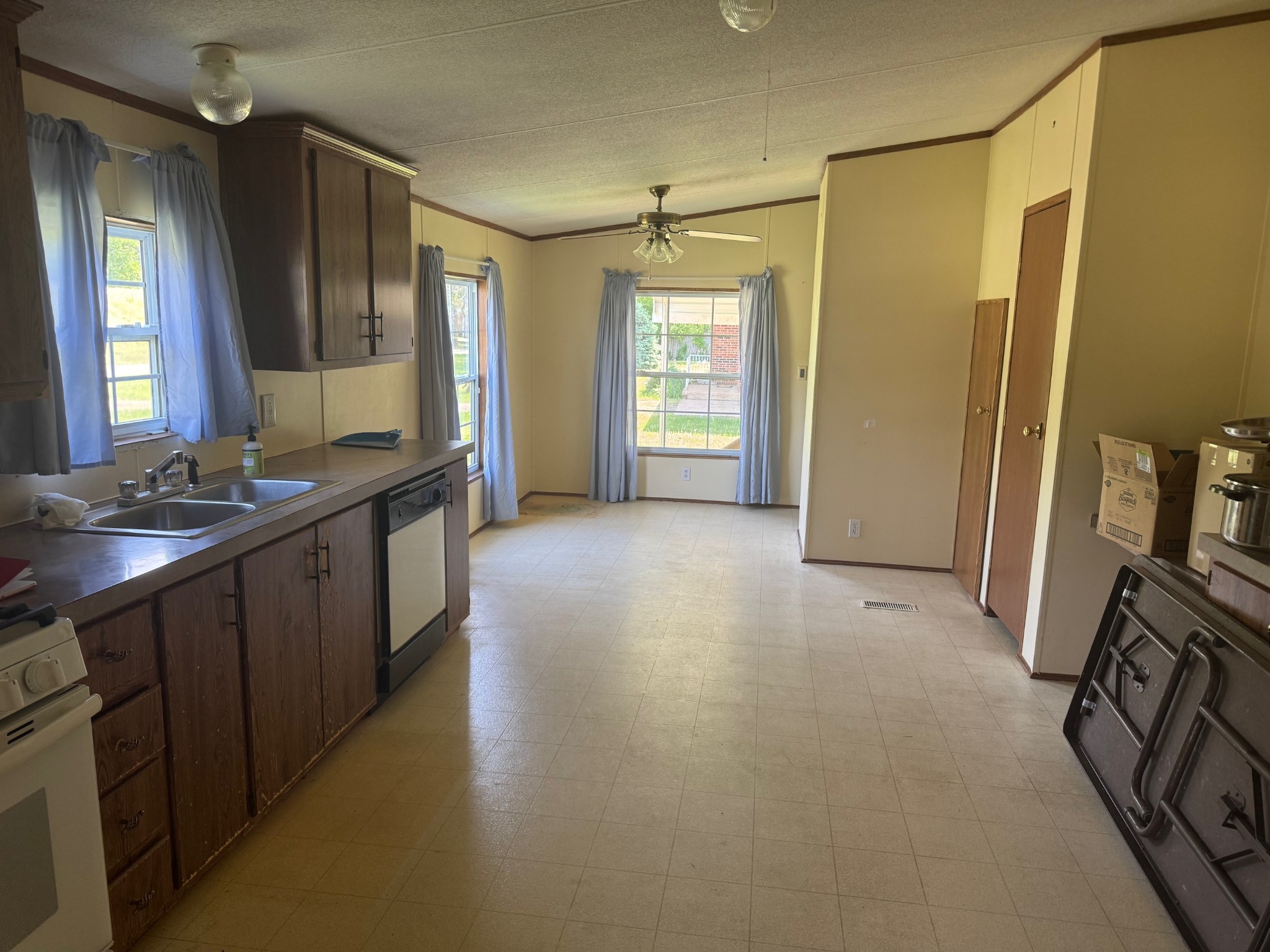 187 Dyke St, E Property Photo 6
