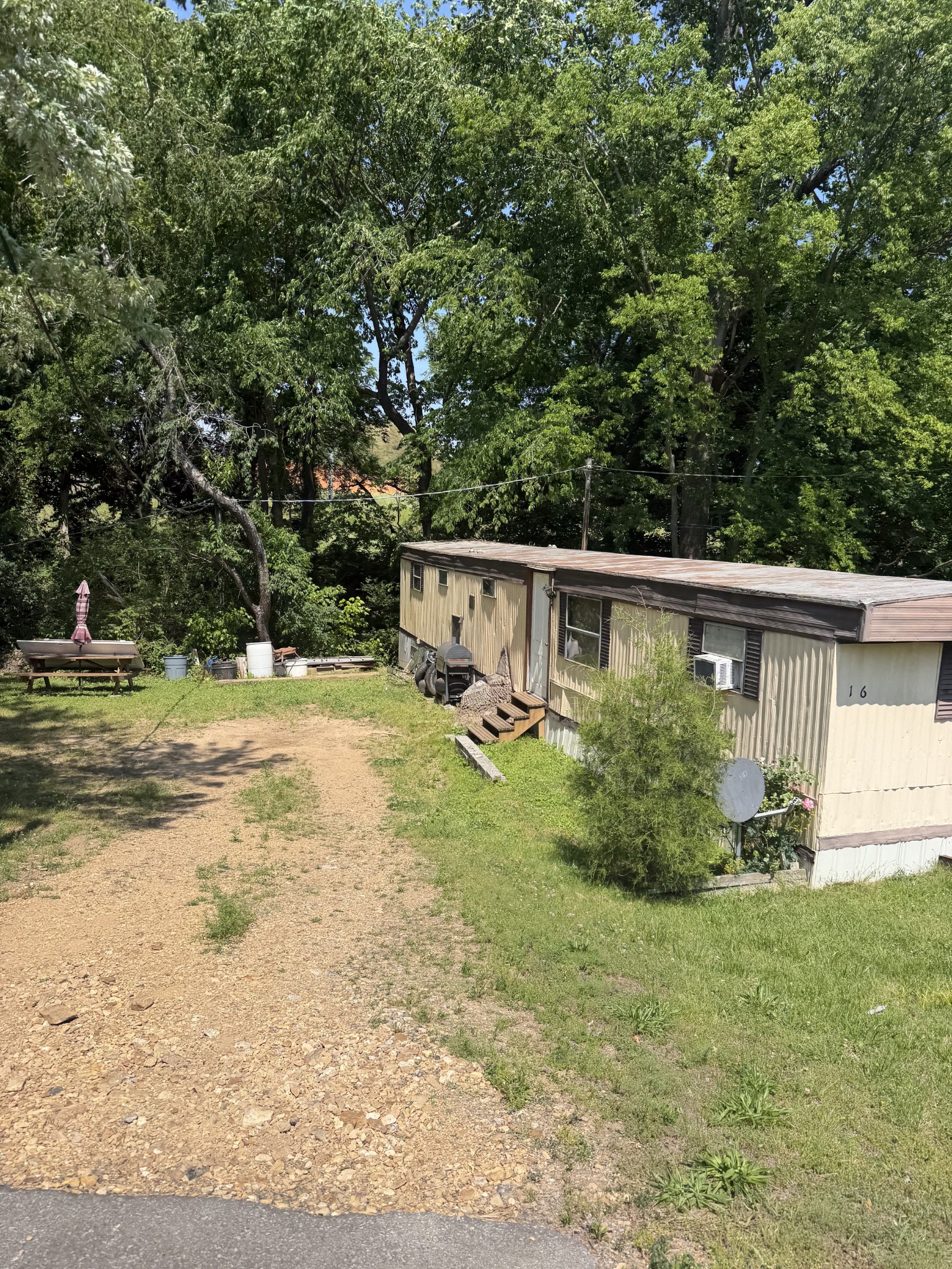 200 Dogwood Dr Property Photo 3