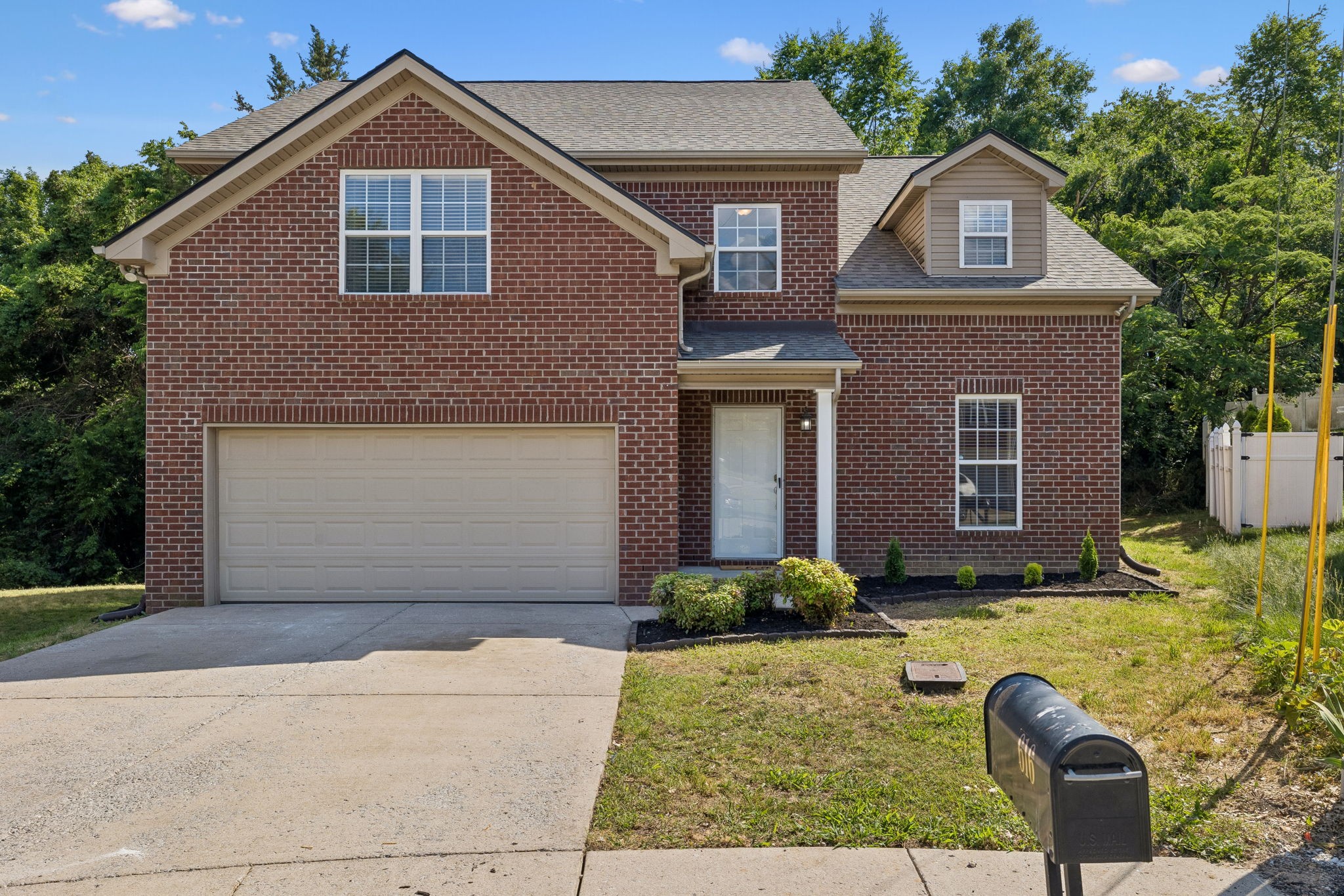 616 Twin Oaks Ct Property Photo 1