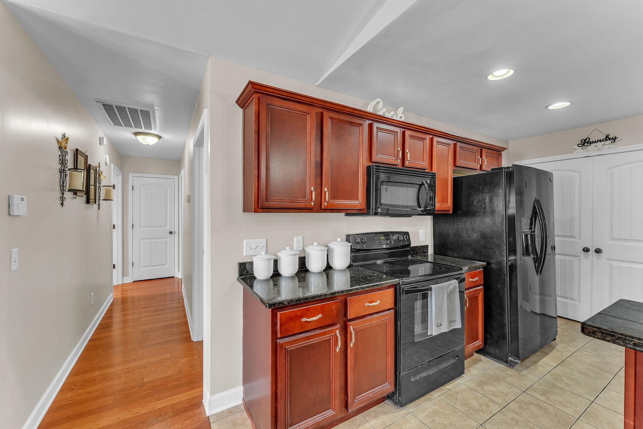 1716 Chelsa Drive, Ne Property Photo 5