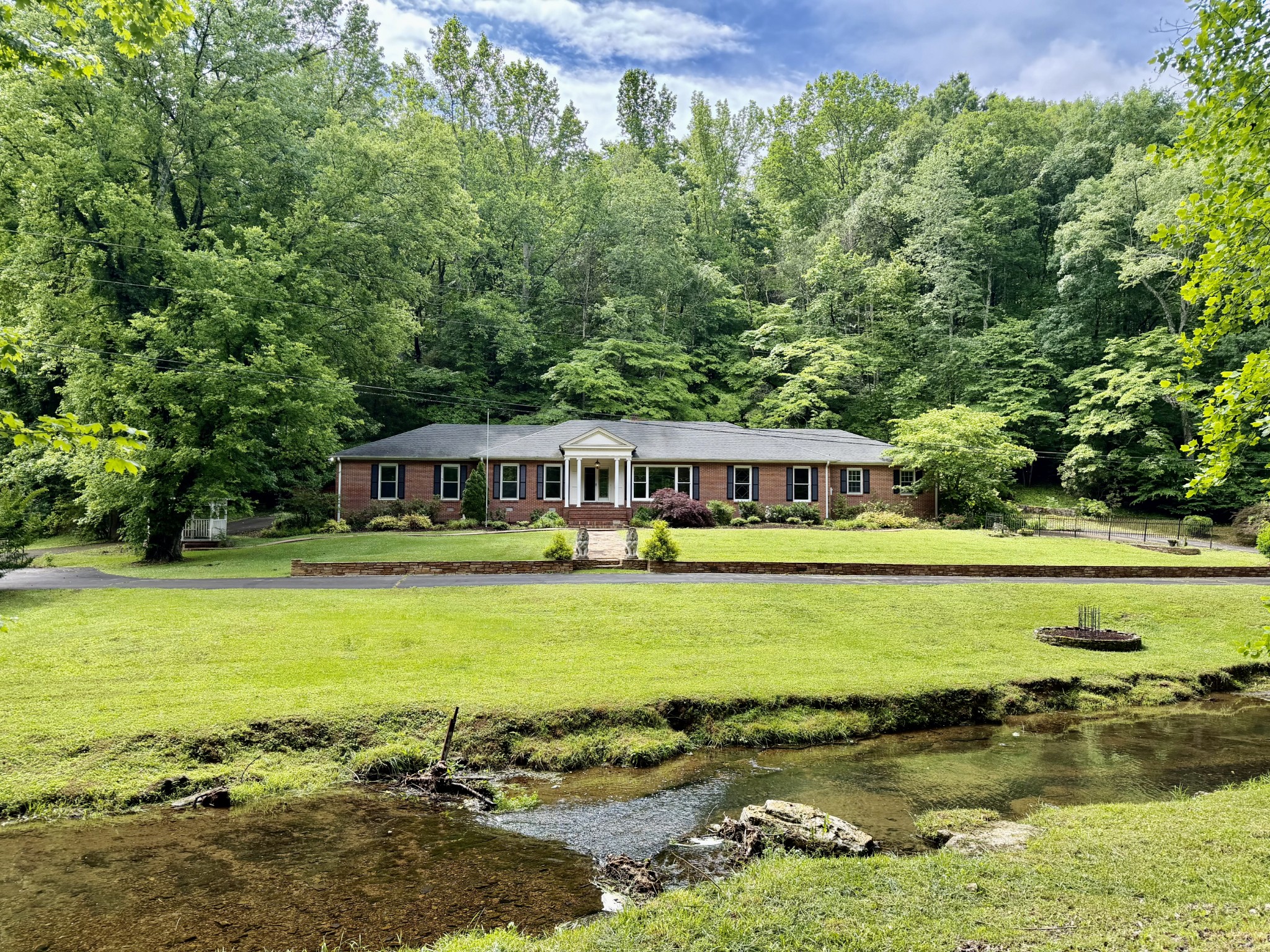 230 Raven Bluff Rd Property Photo 1
