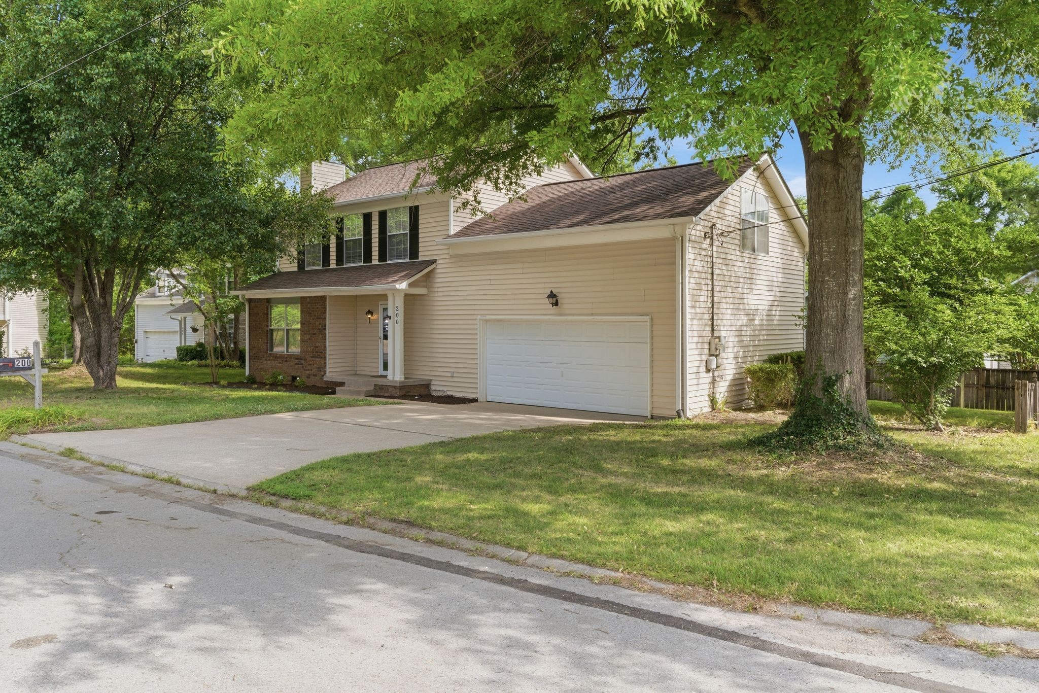 200 Barrington Ct Property Photo 2