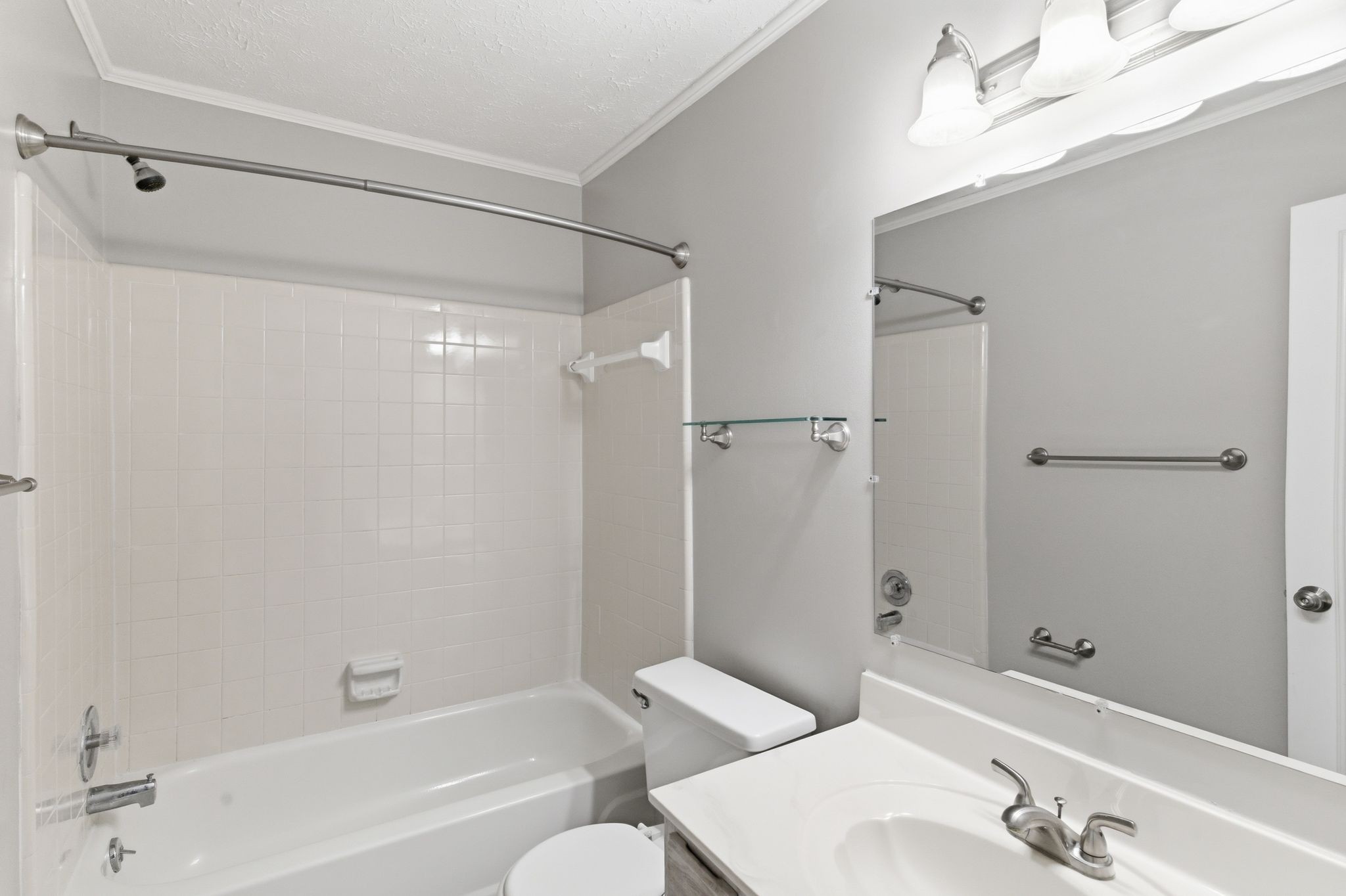 200 Barrington Ct Property Photo 3