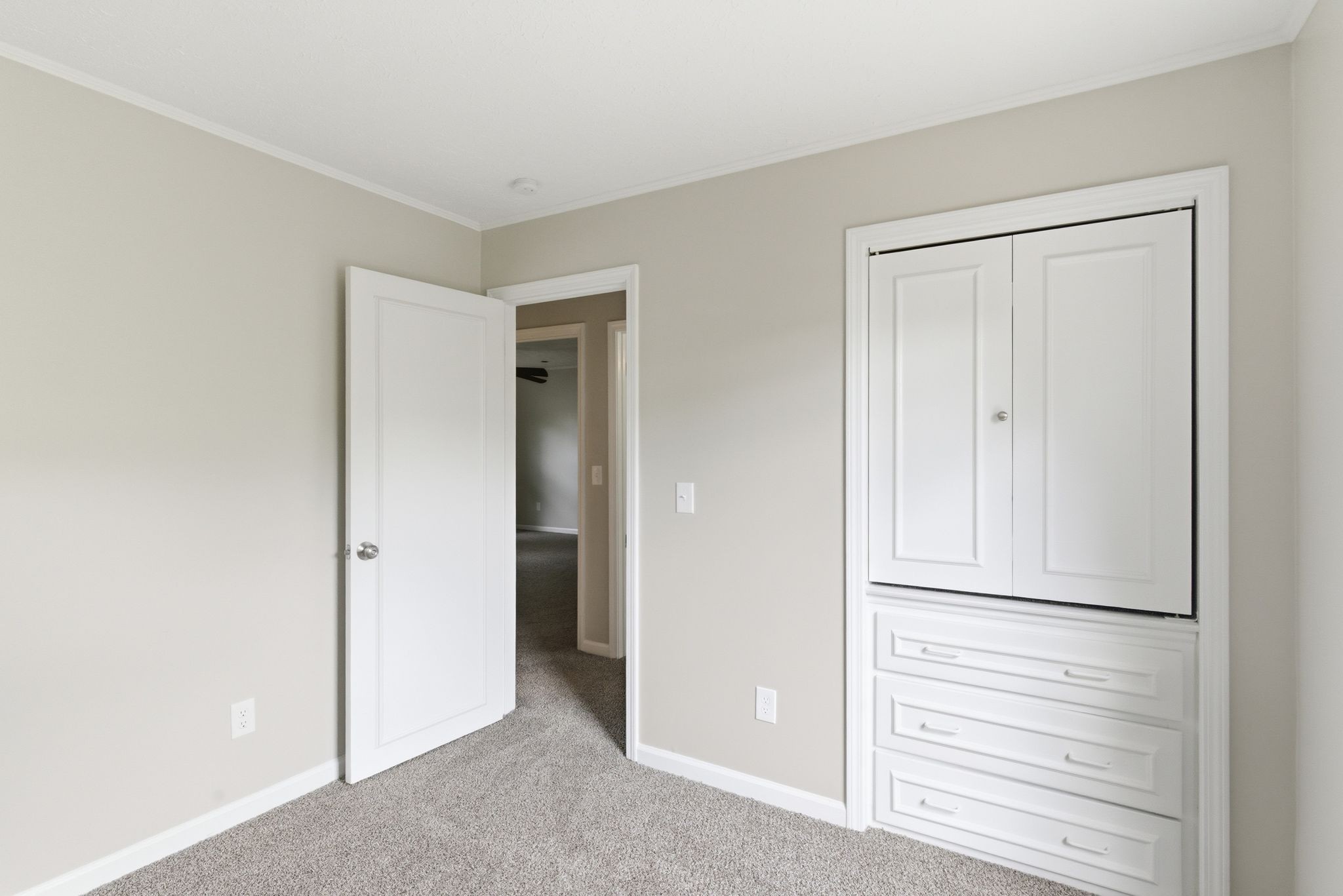 200 Barrington Ct Property Photo 6