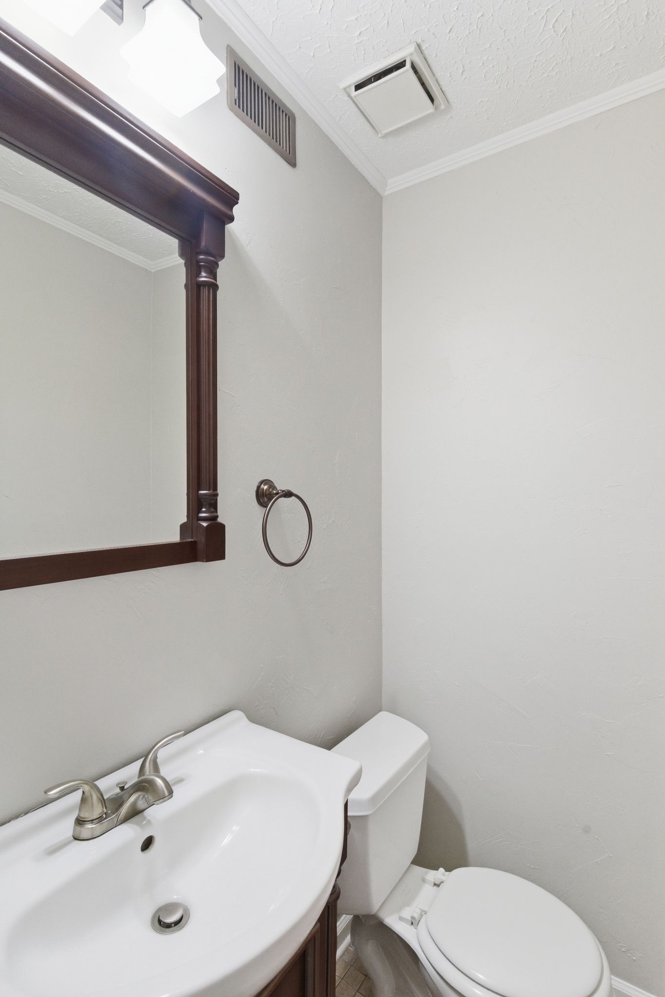 200 Barrington Ct Property Photo 7