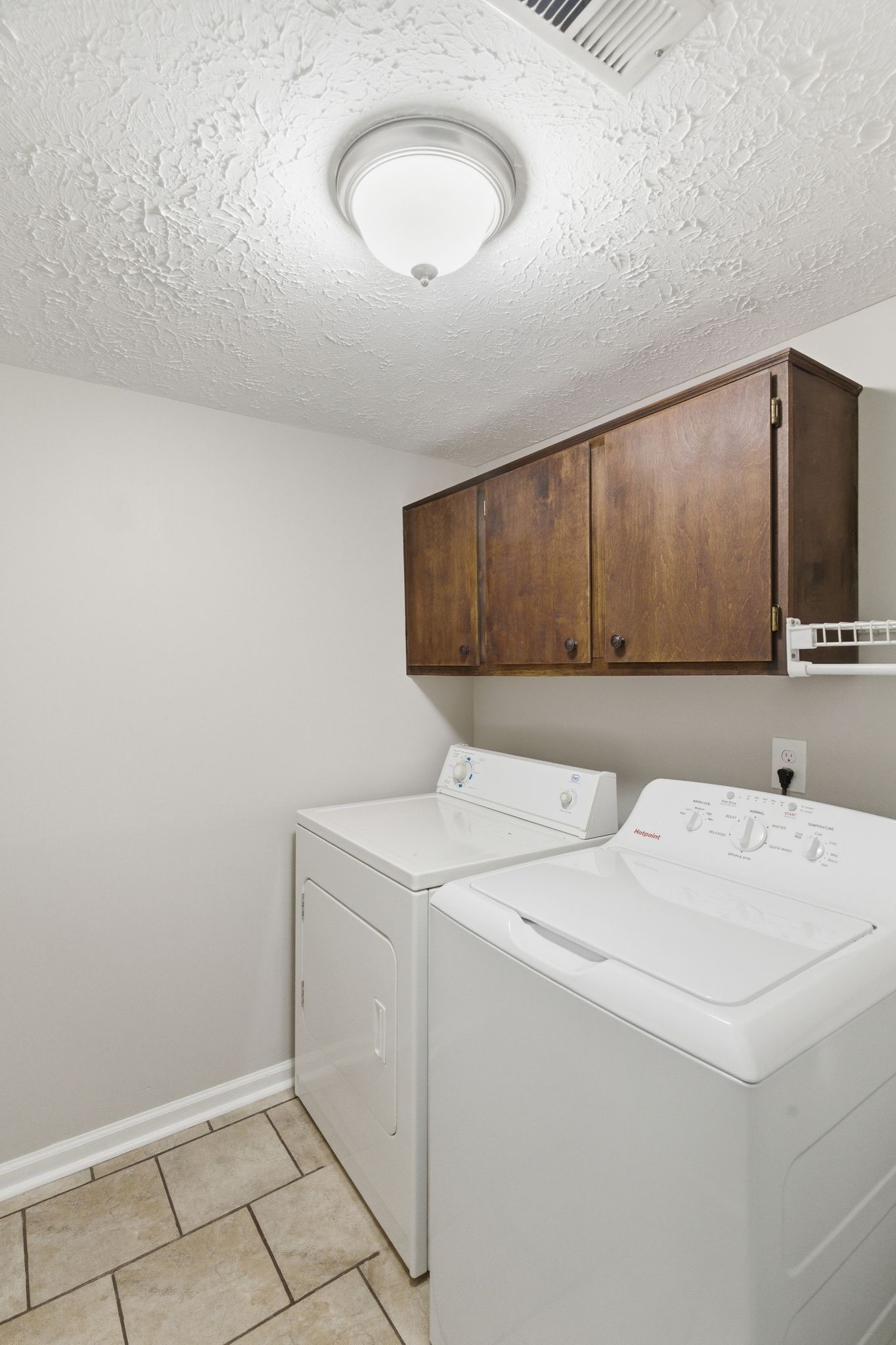 200 Barrington Ct Property Photo 8