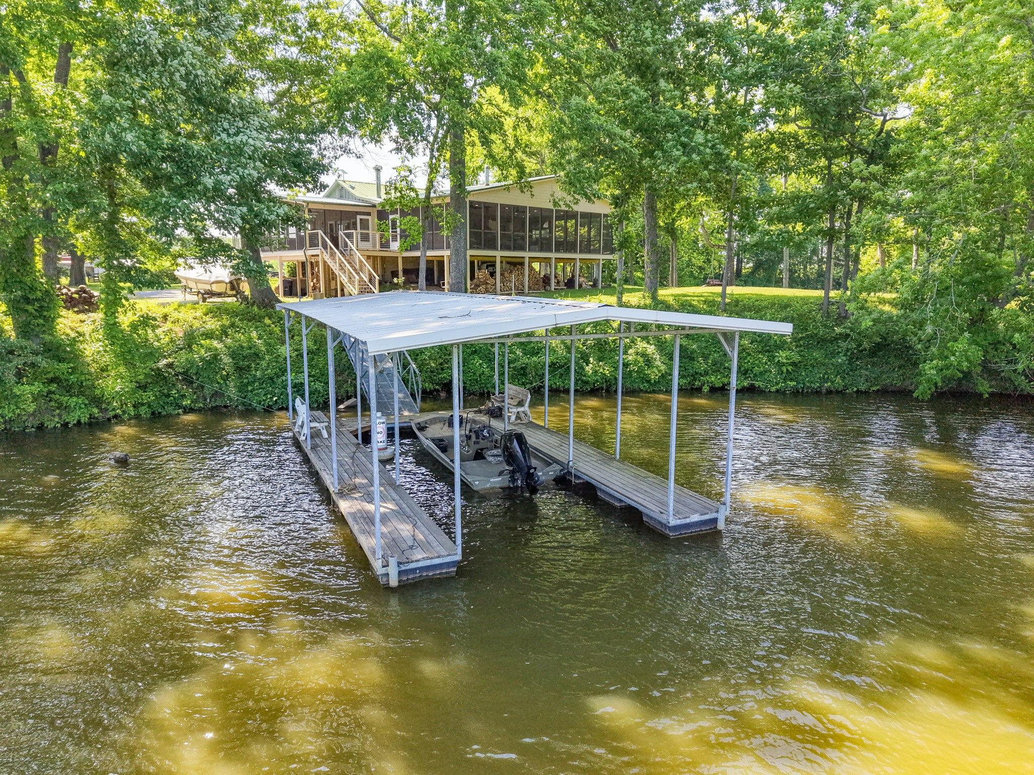 1050 Sunrise Cir Property Photo 1