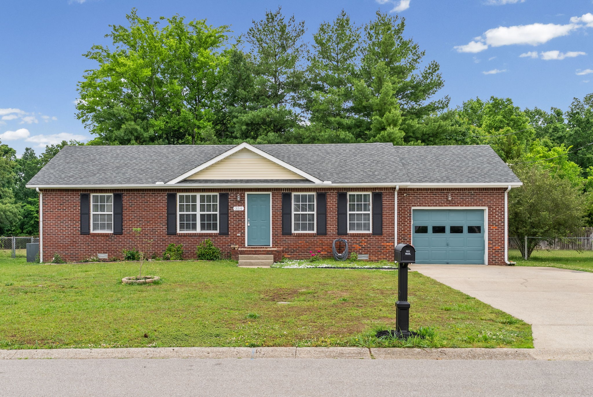 354 Broadmore Dr Property Photo 1