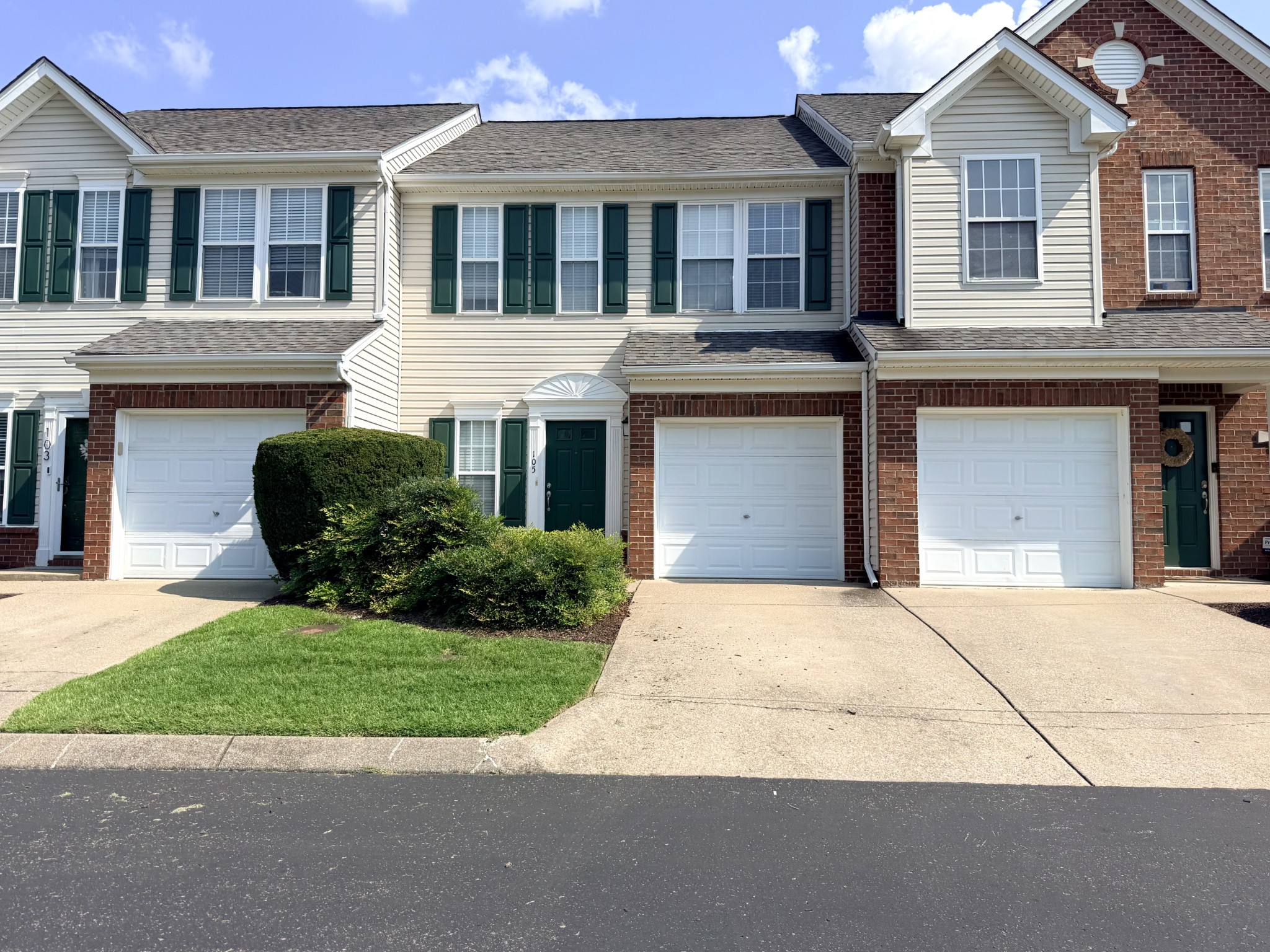7277 Charlotte Property Photo 1