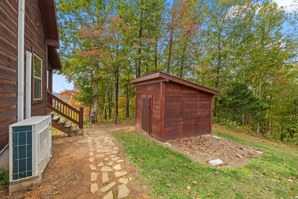 604 Hickory Ln Property Photo 9