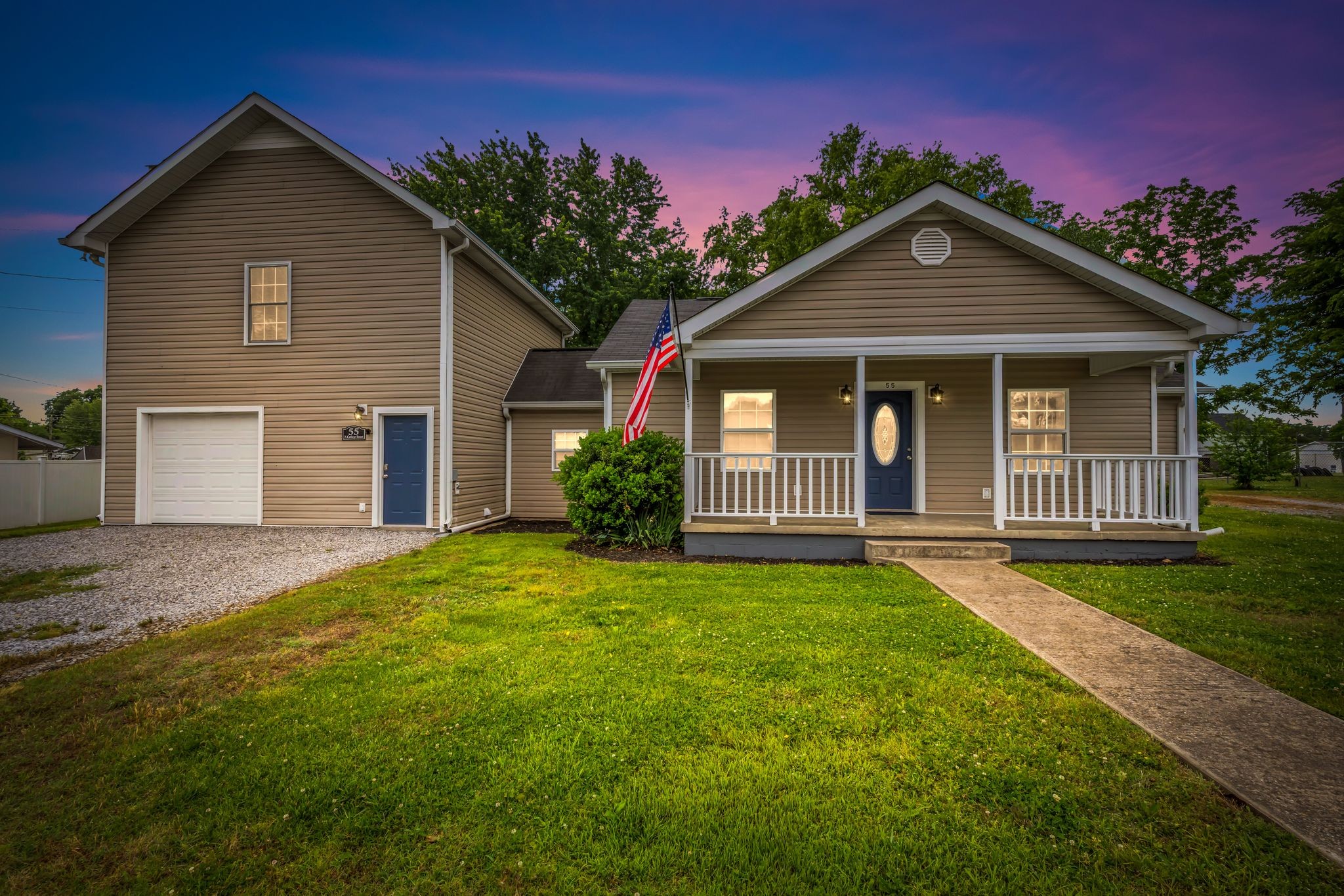 55 College St, N Property Photo 1