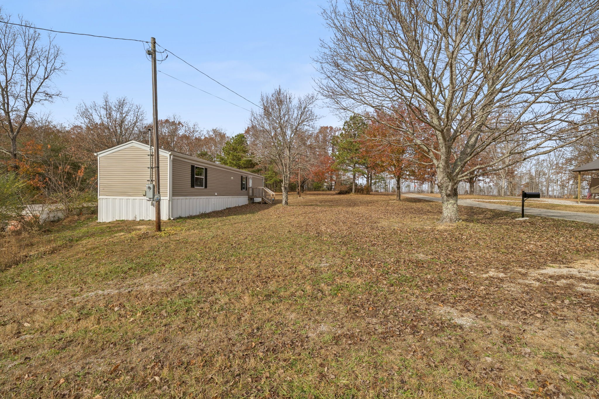 108 Lyell Rd Property Photo 3