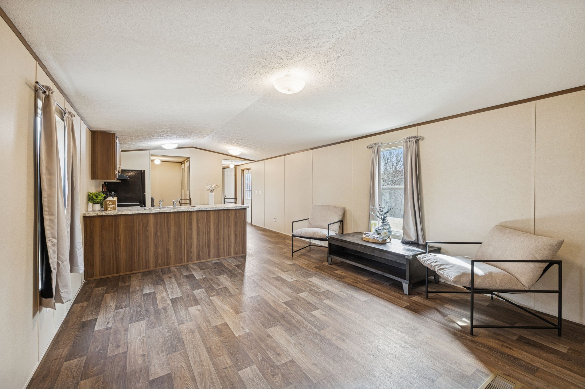 108 Lyell Rd Property Photo 4