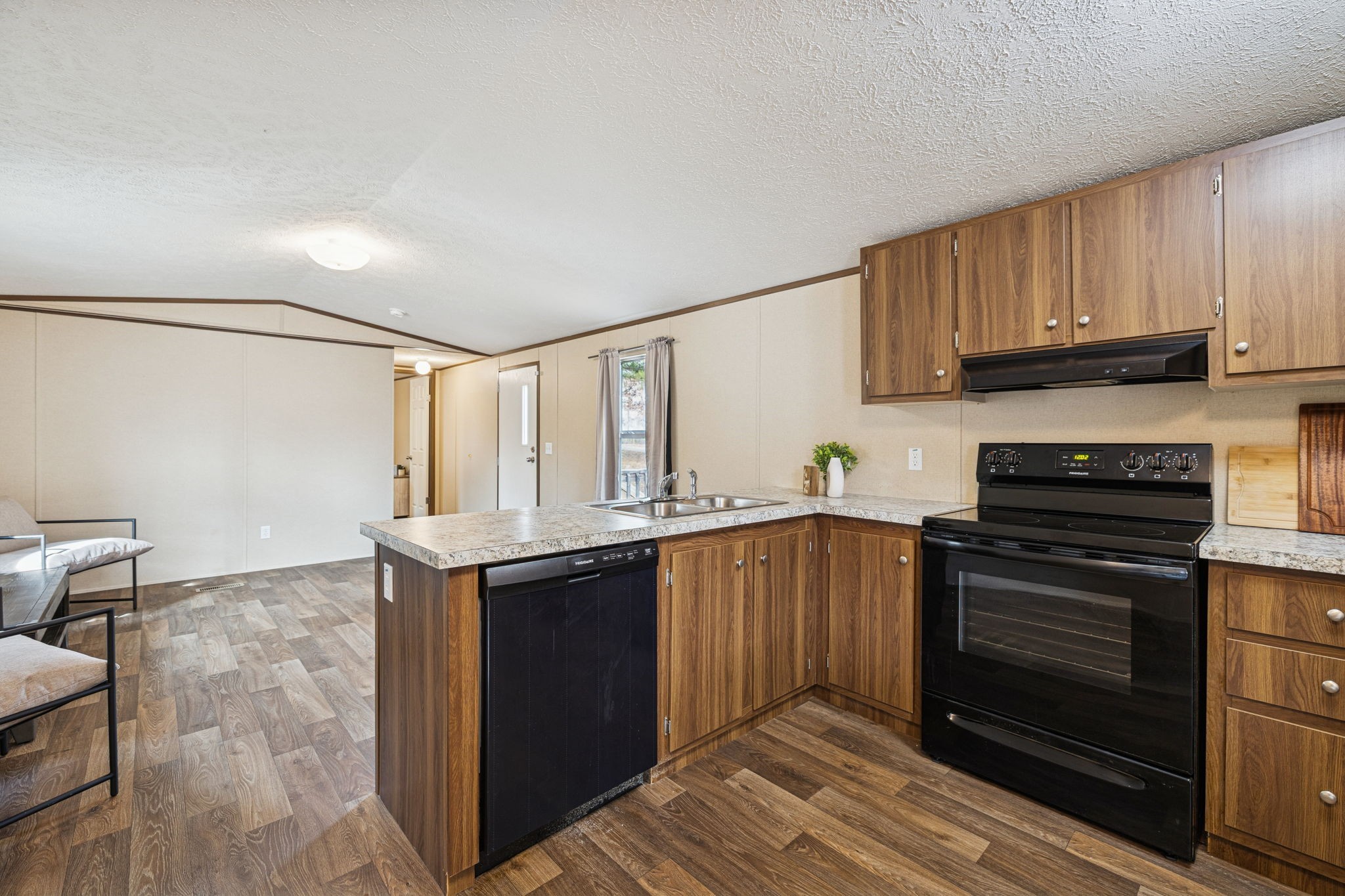 108 Lyell Rd Property Photo 7