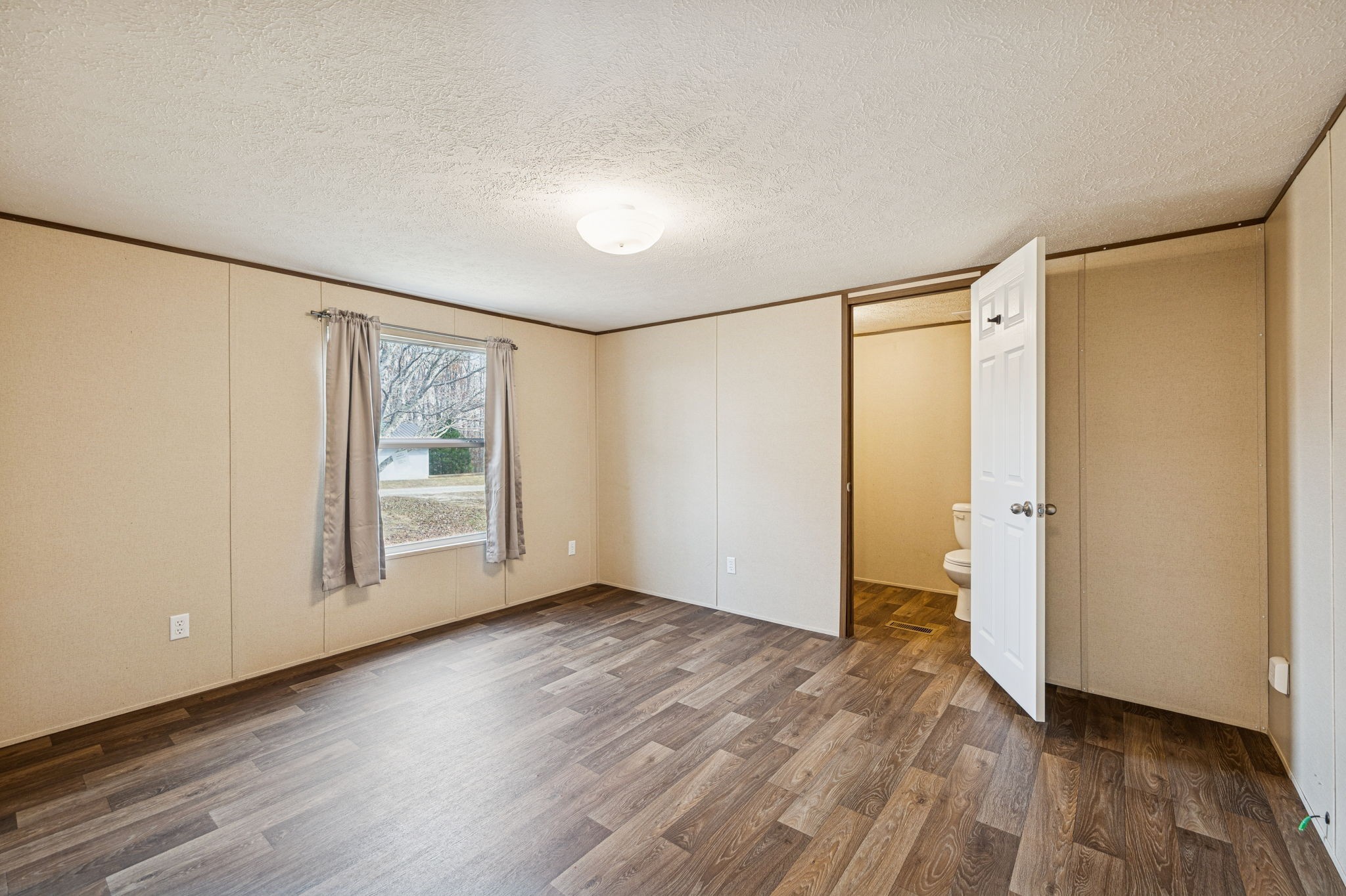 108 Lyell Rd Property Photo 10