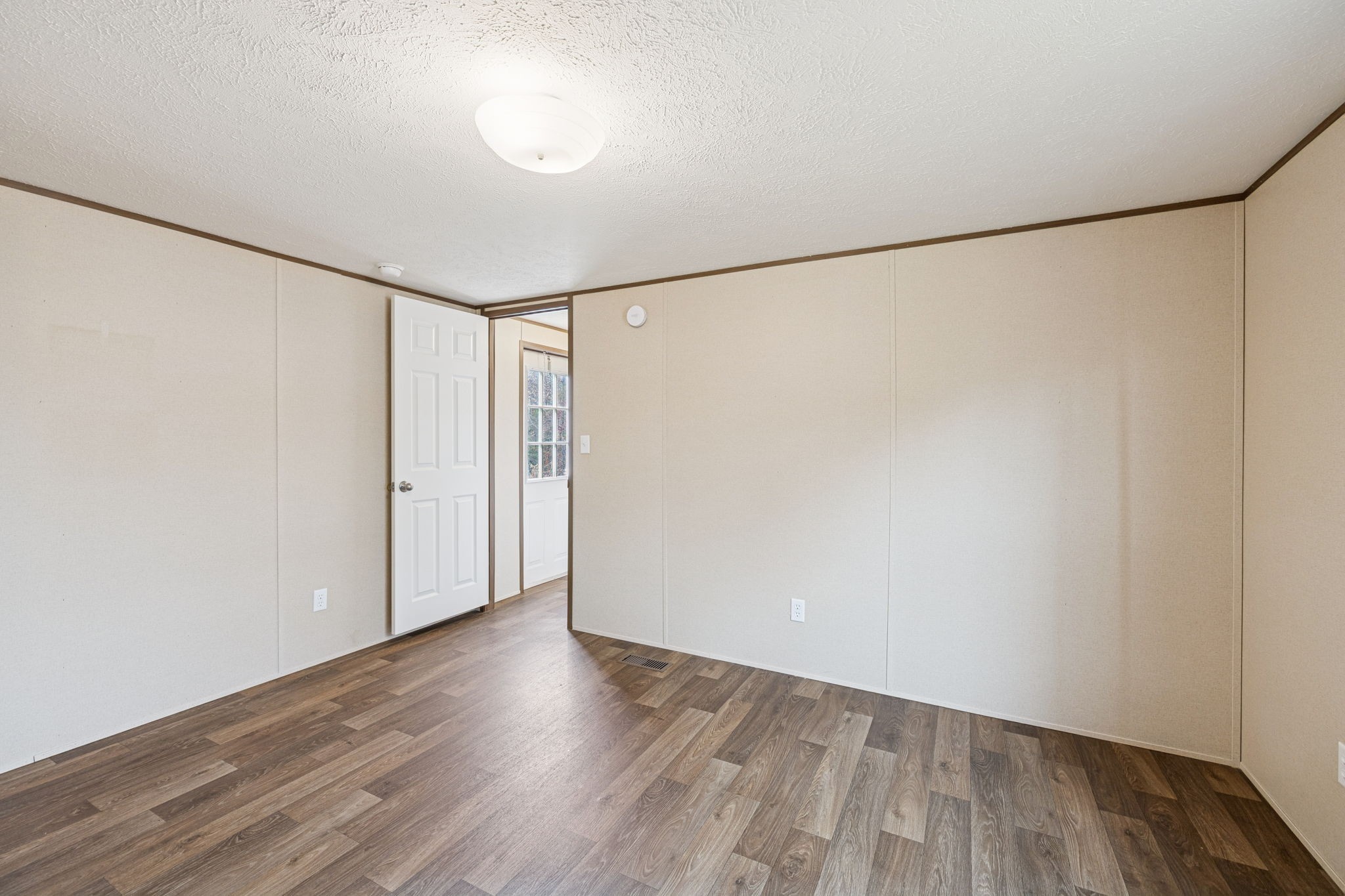 108 Lyell Rd Property Photo 11