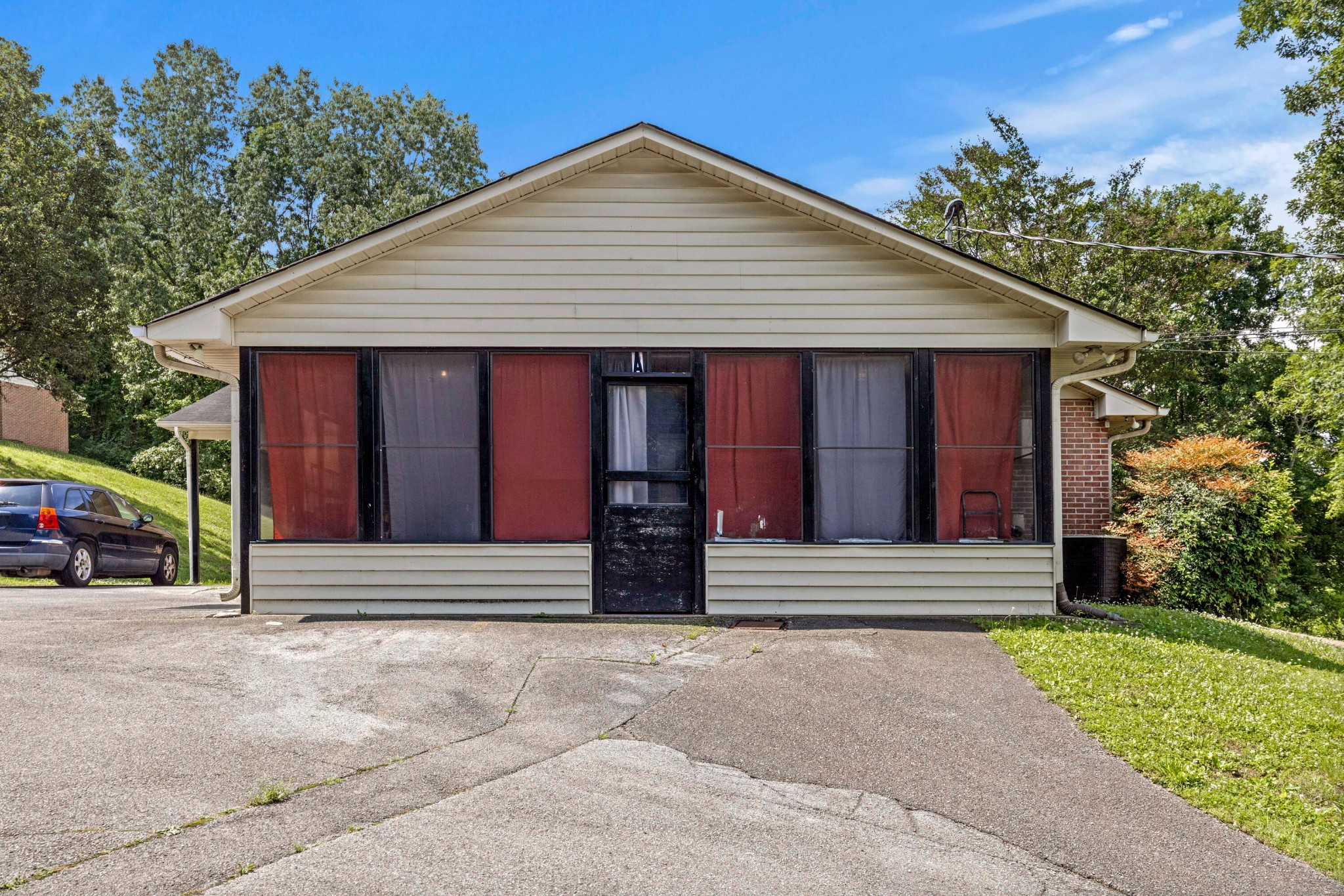916920 Glenwood Drive Property Photo 5
