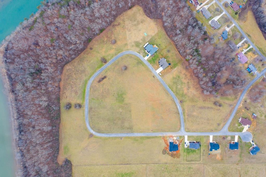 375 Overlook Drive Property Photo 9