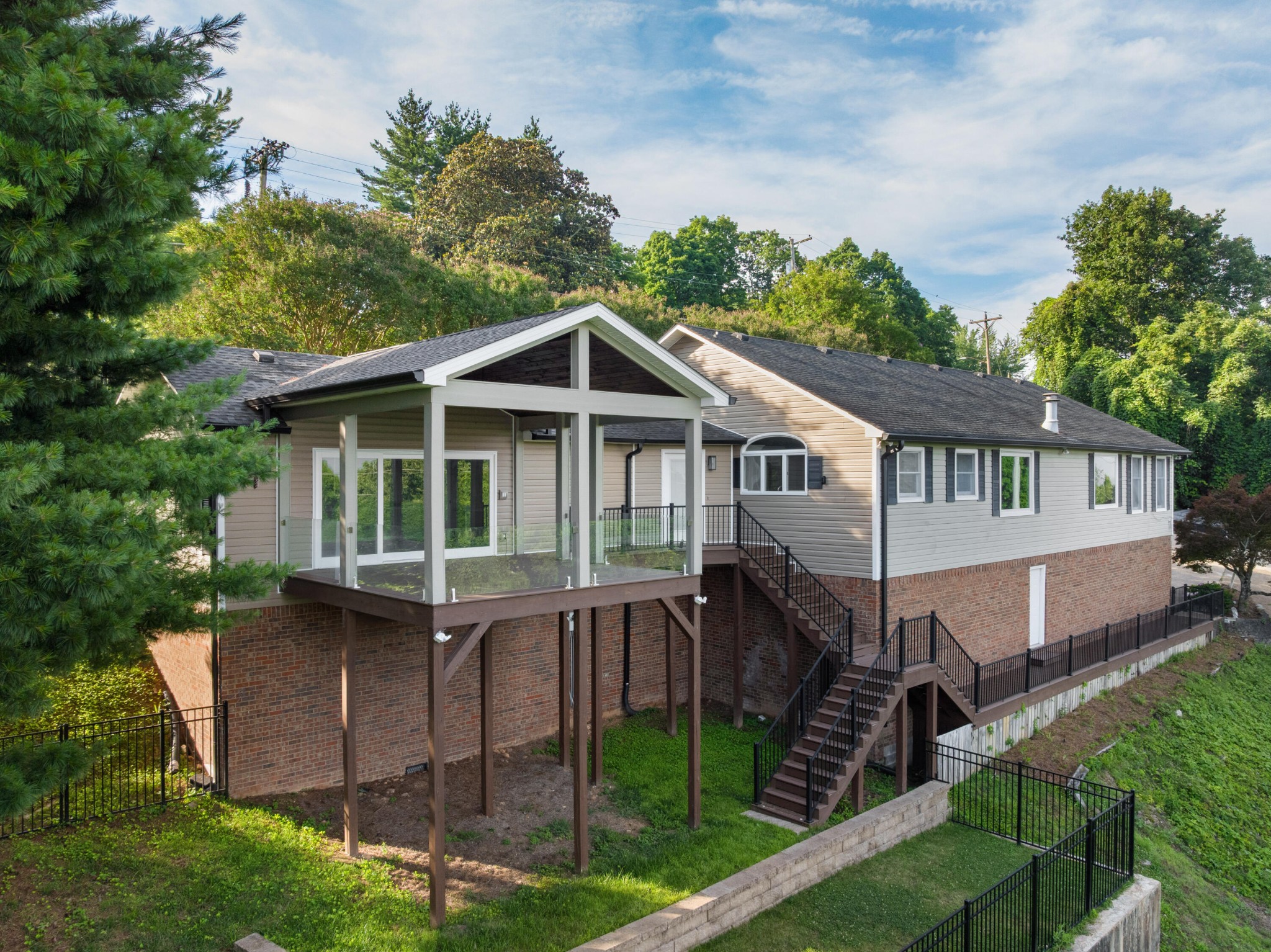 661 S Crest Road Property Photo 1