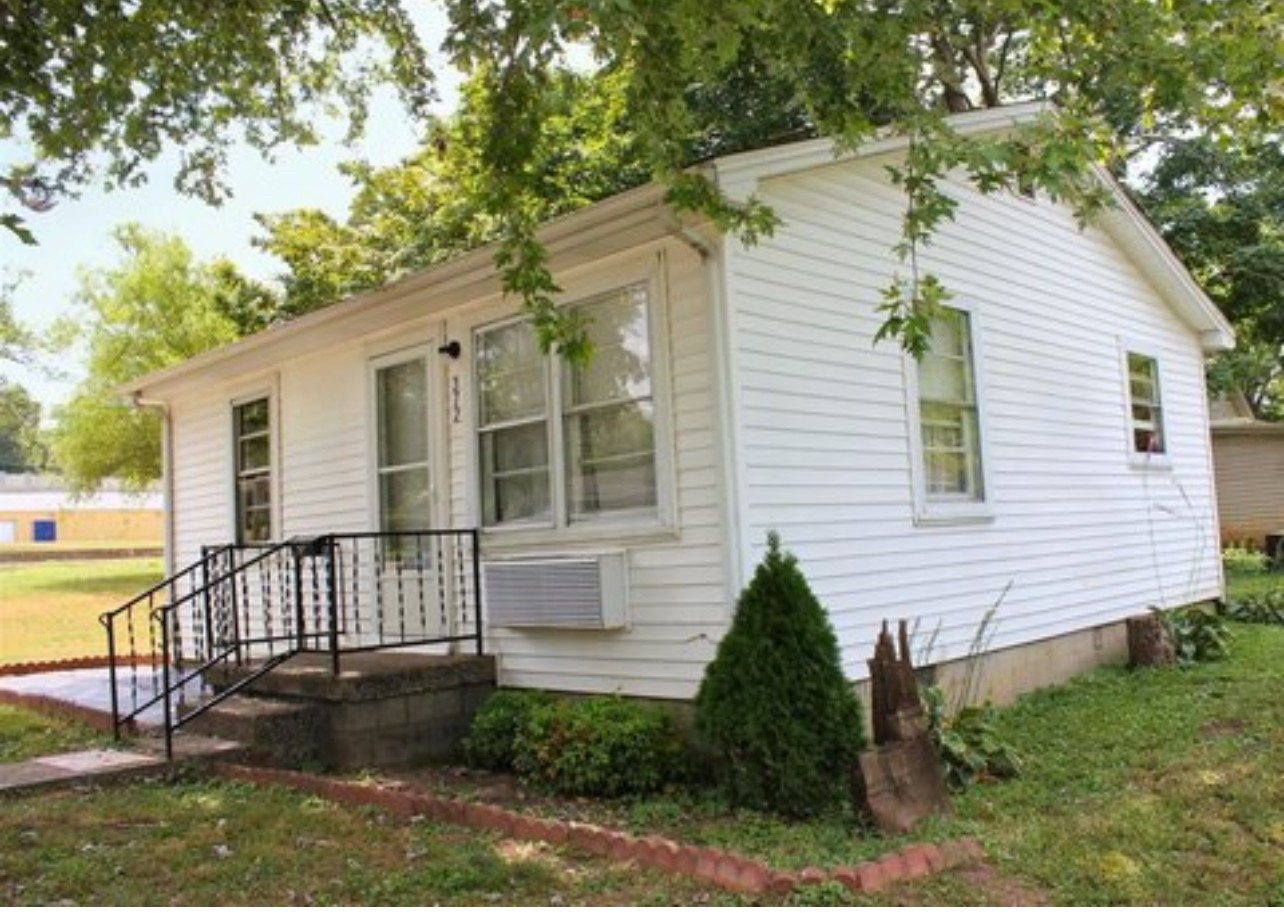 372 S Spring St Property Photo 1