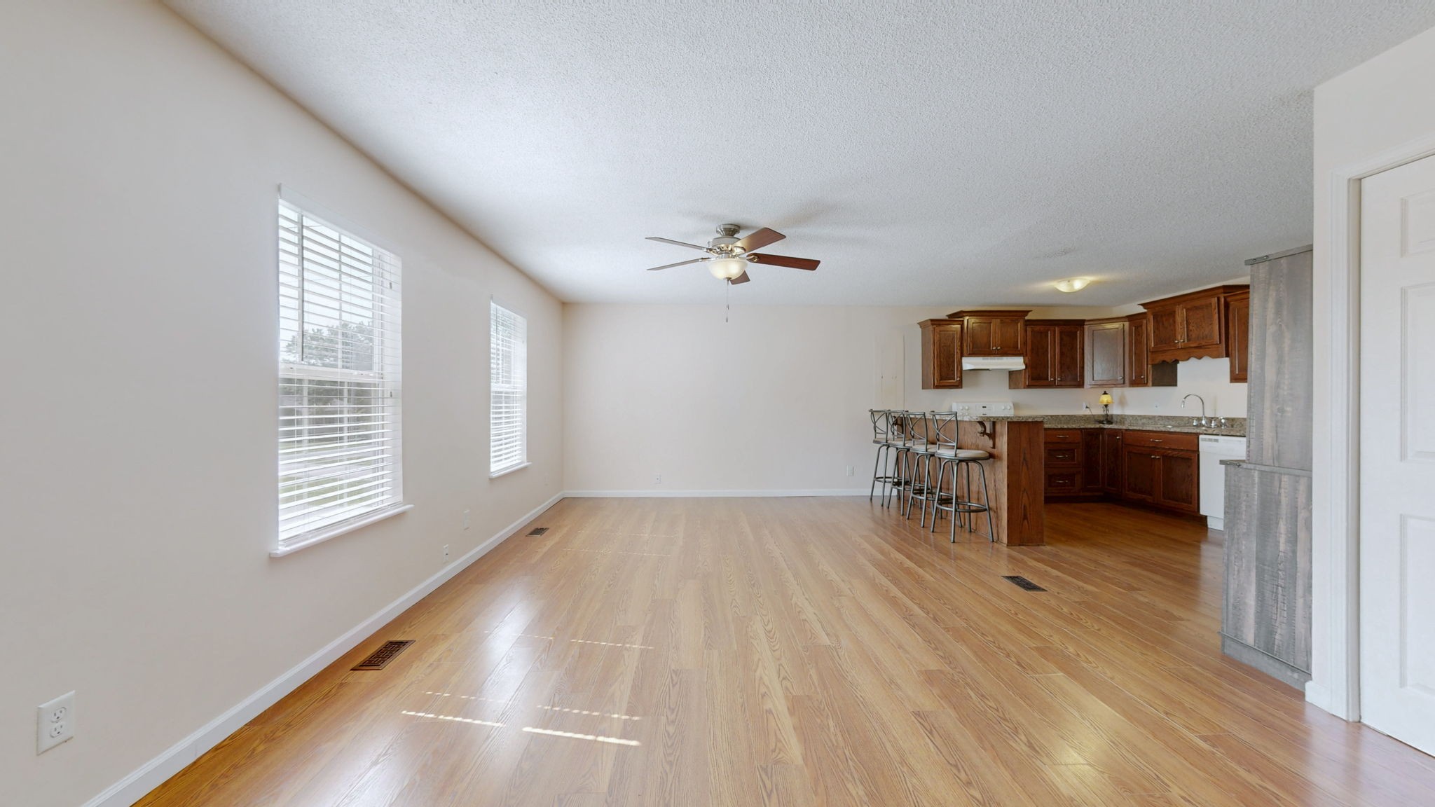 100 Waggoner St Property Photo 6