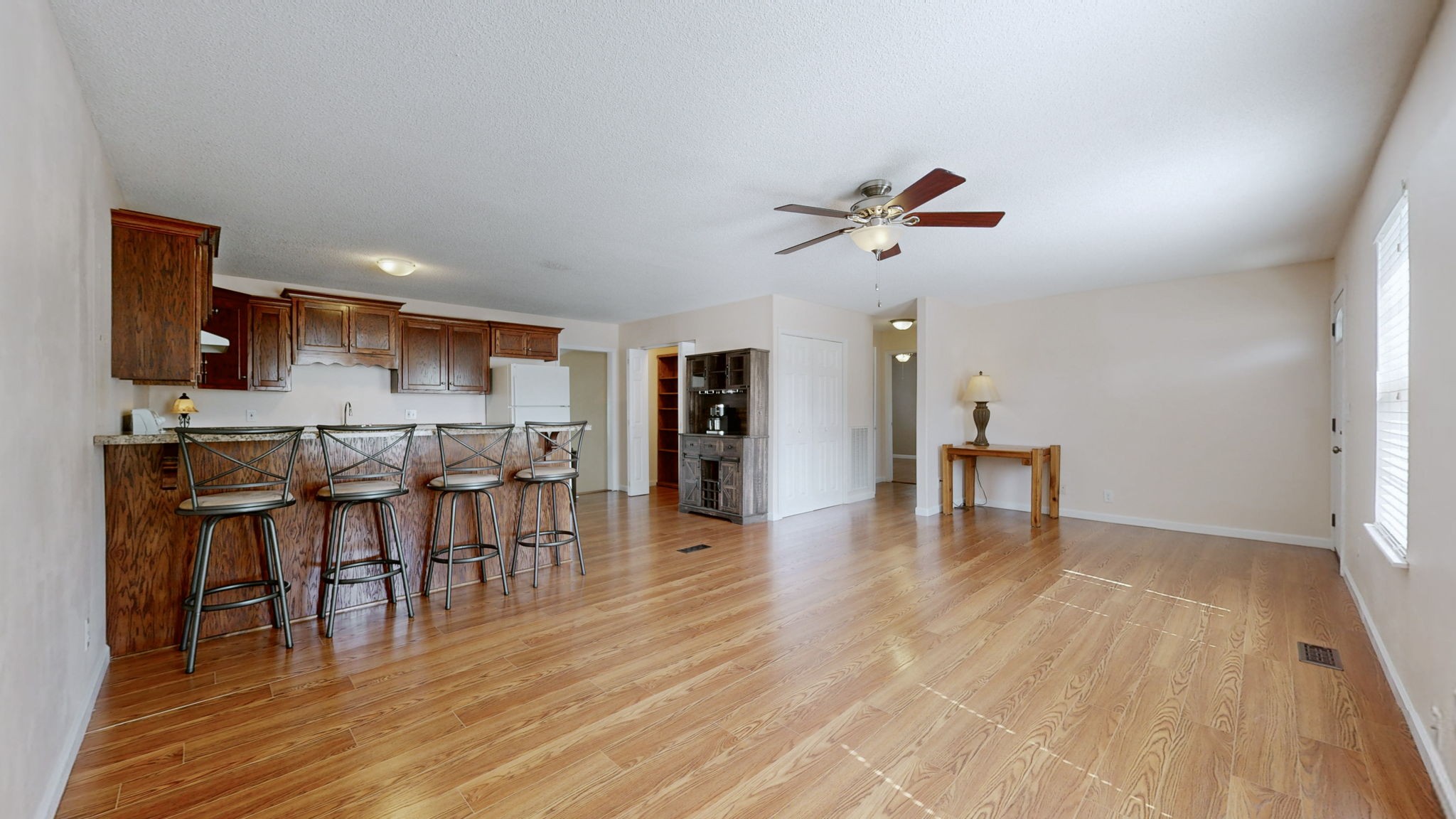 100 Waggoner St Property Photo 9
