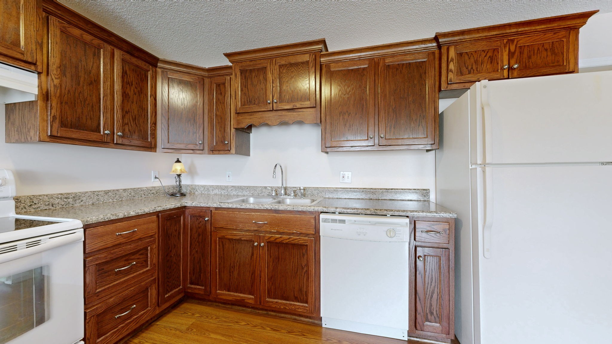 100 Waggoner St Property Photo 12